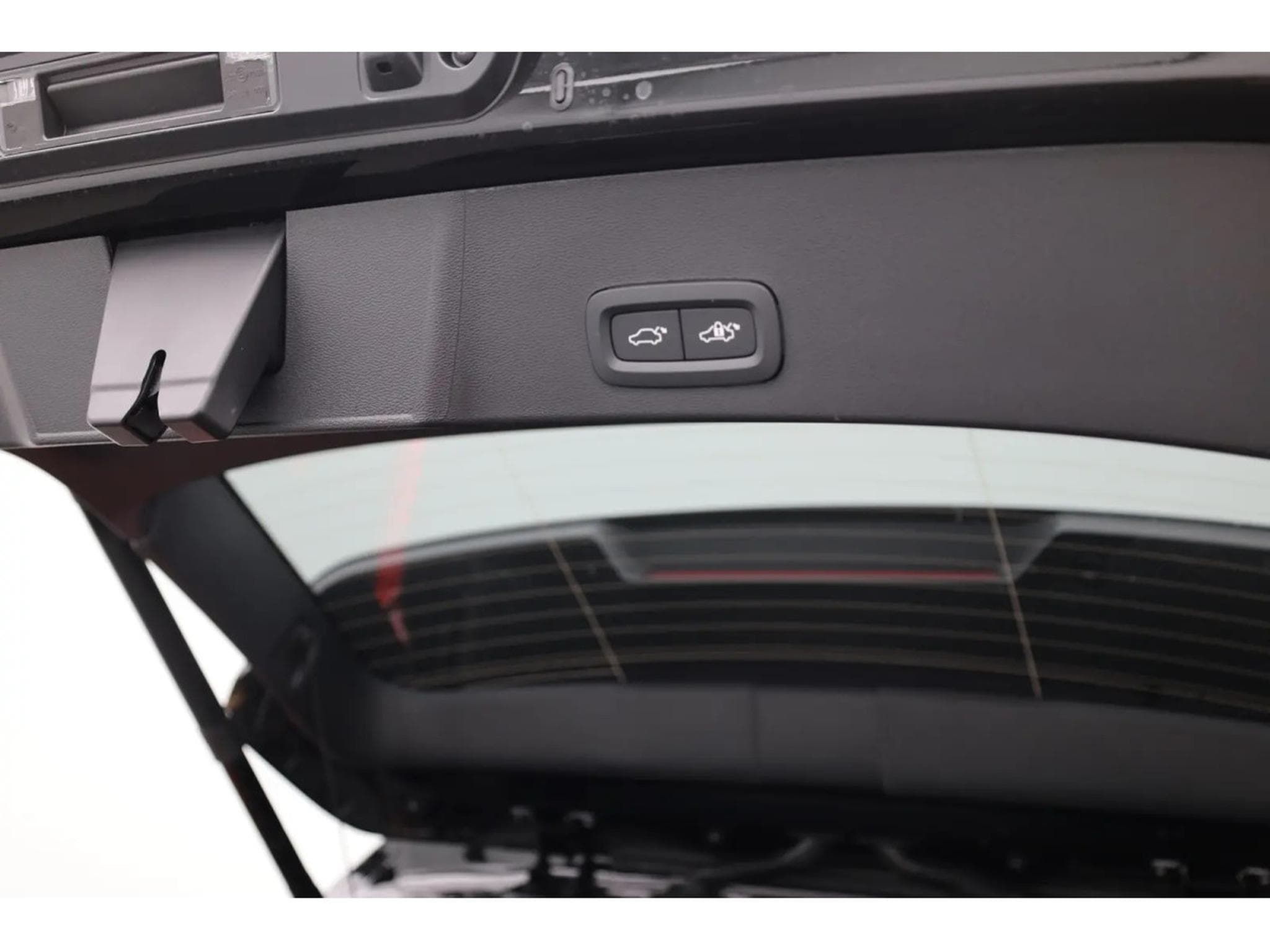 Volvo XC40 2.0 B4 MHD 197 Black Edition (2026) - Photo 11