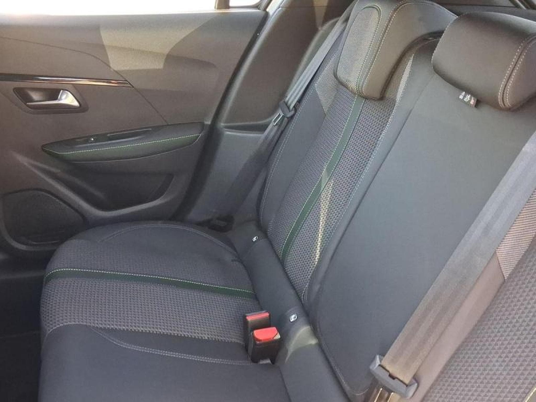 PEUGEOT 208 1.2 PureTech 100ch S&S Allure (2022) - Photo 7
