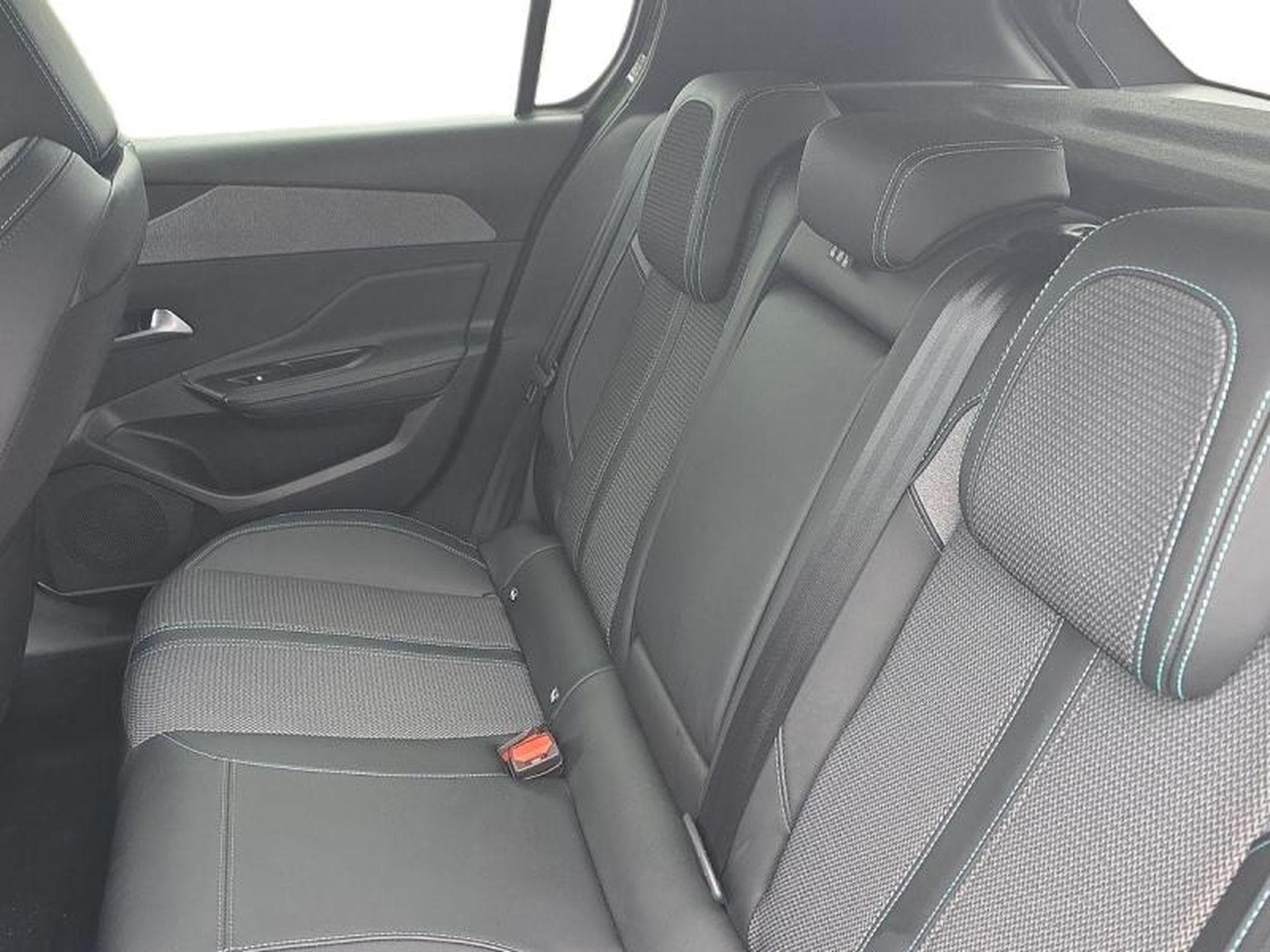 PEUGEOT 308 1.2 PureTech 130ch S&S Allure EAT8 (2024) - Foto 7