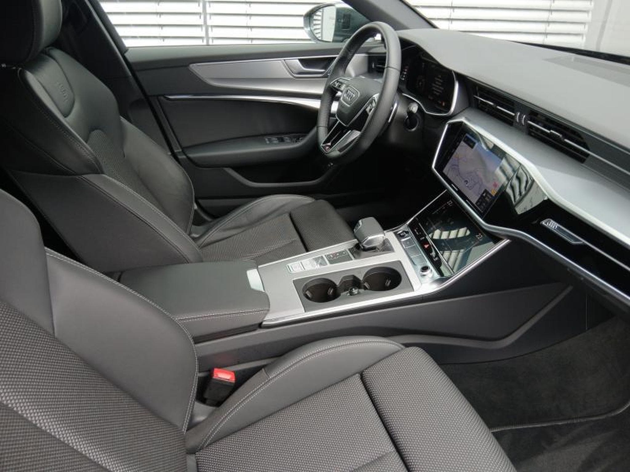 Audi A6 Avant S-line 40 TDI s-tronic (2025) - Photo 10