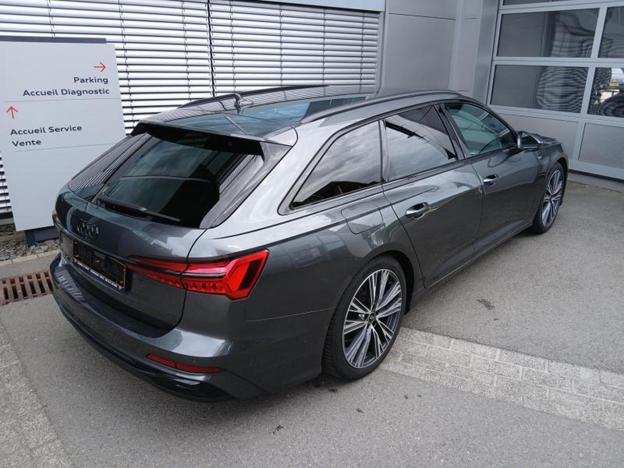 Audi A6 Avant S-line 40 TDI s-tronic (2025) - Photo 4