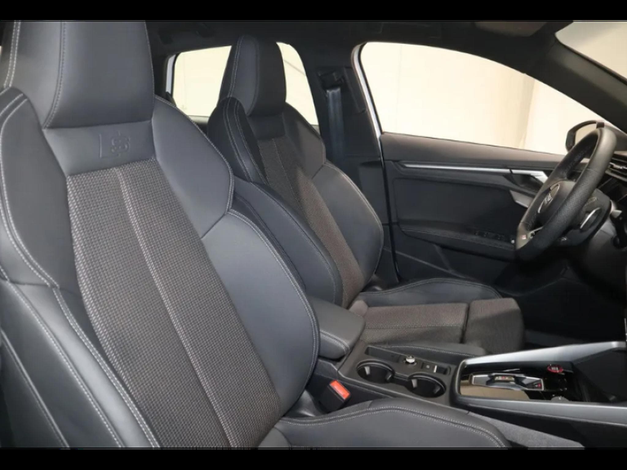 Audi A3 Sportback S-line 35 TDI s-tronic (2025) - Photo 4
