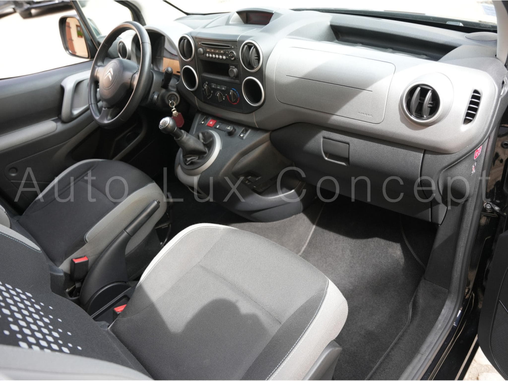 Citroën Berlingo Multispace 1.6 BlueHDi 100 ch Selection (2015) - Photo 6