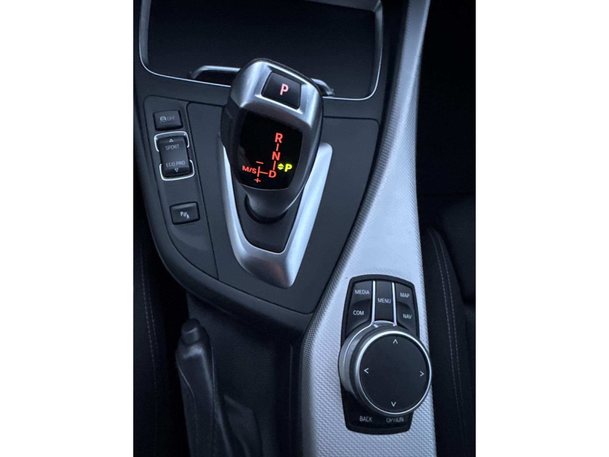 BMW 118 DA 150 PACK M AUTO (2019) - Photo 17
