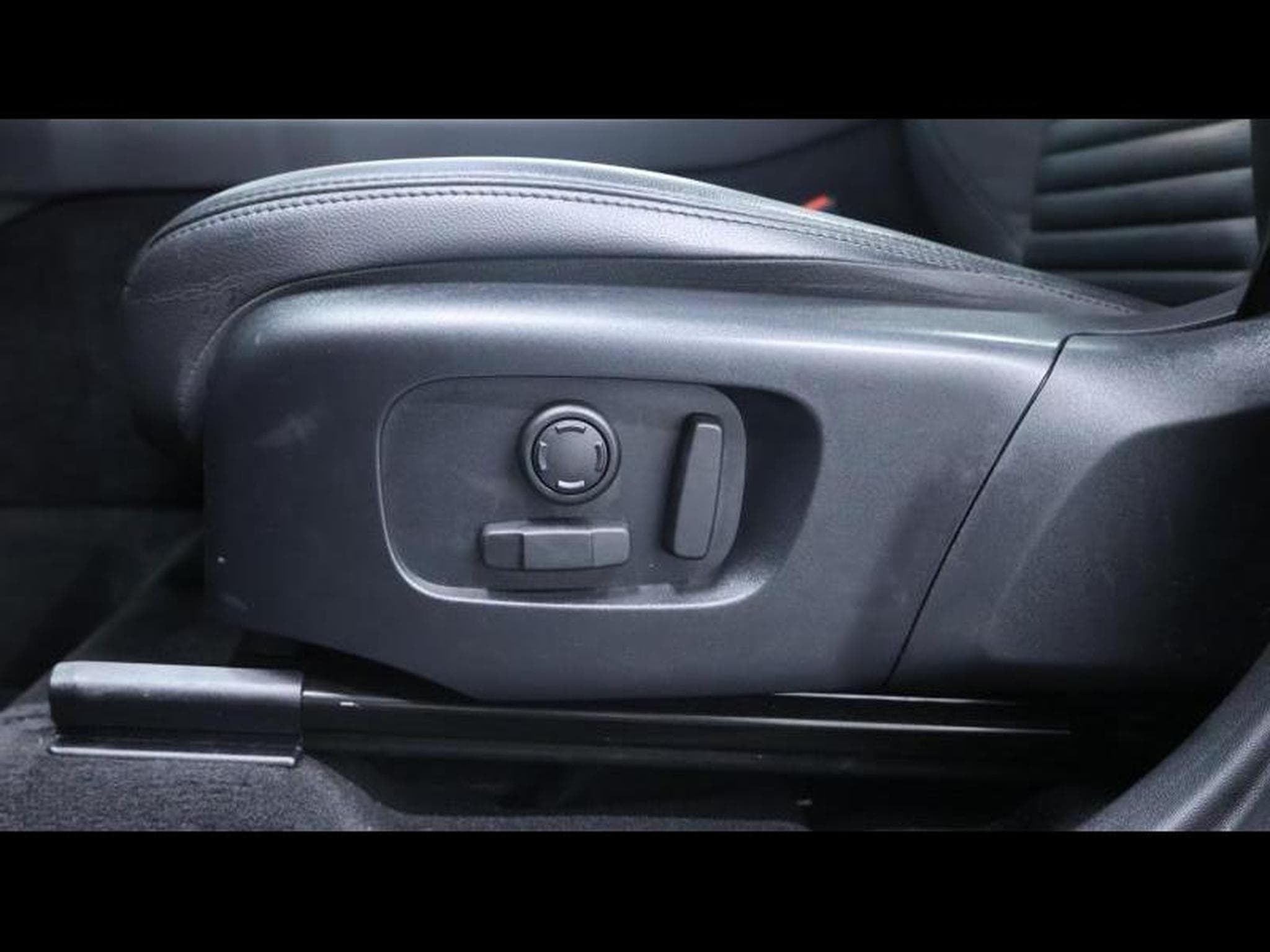 Land-Rover Discovery Sport D165 S Auto (2023) - Photo 25