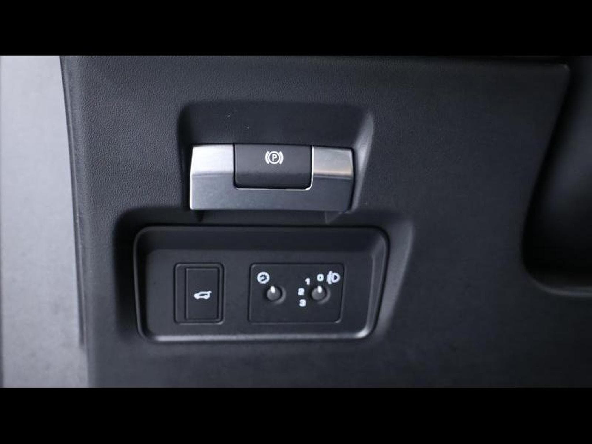 Land-Rover Discovery Sport D165 S Auto (2023) - Photo 27