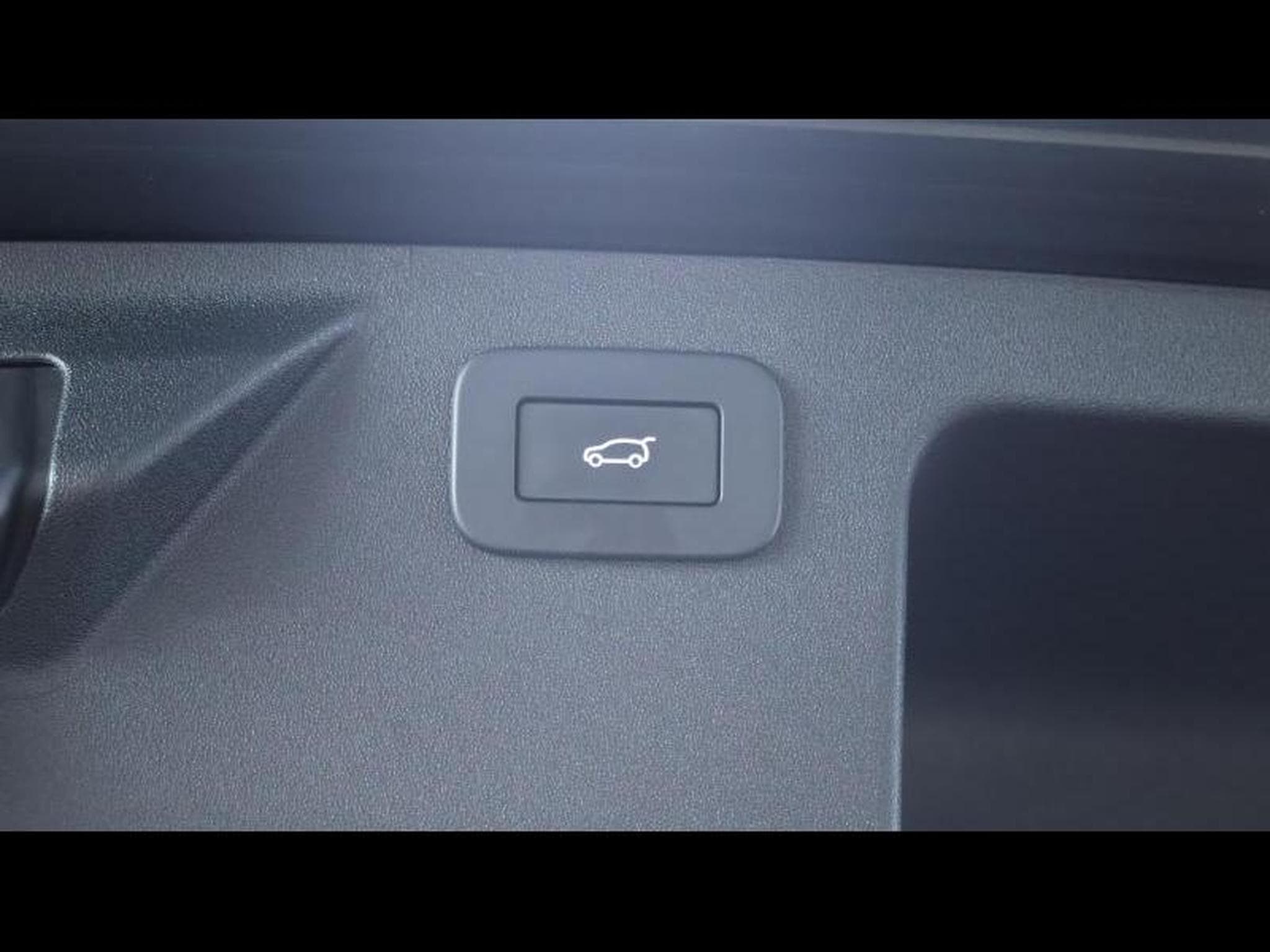 Land-Rover Discovery Sport D165 S Auto (2023) - Photo 28