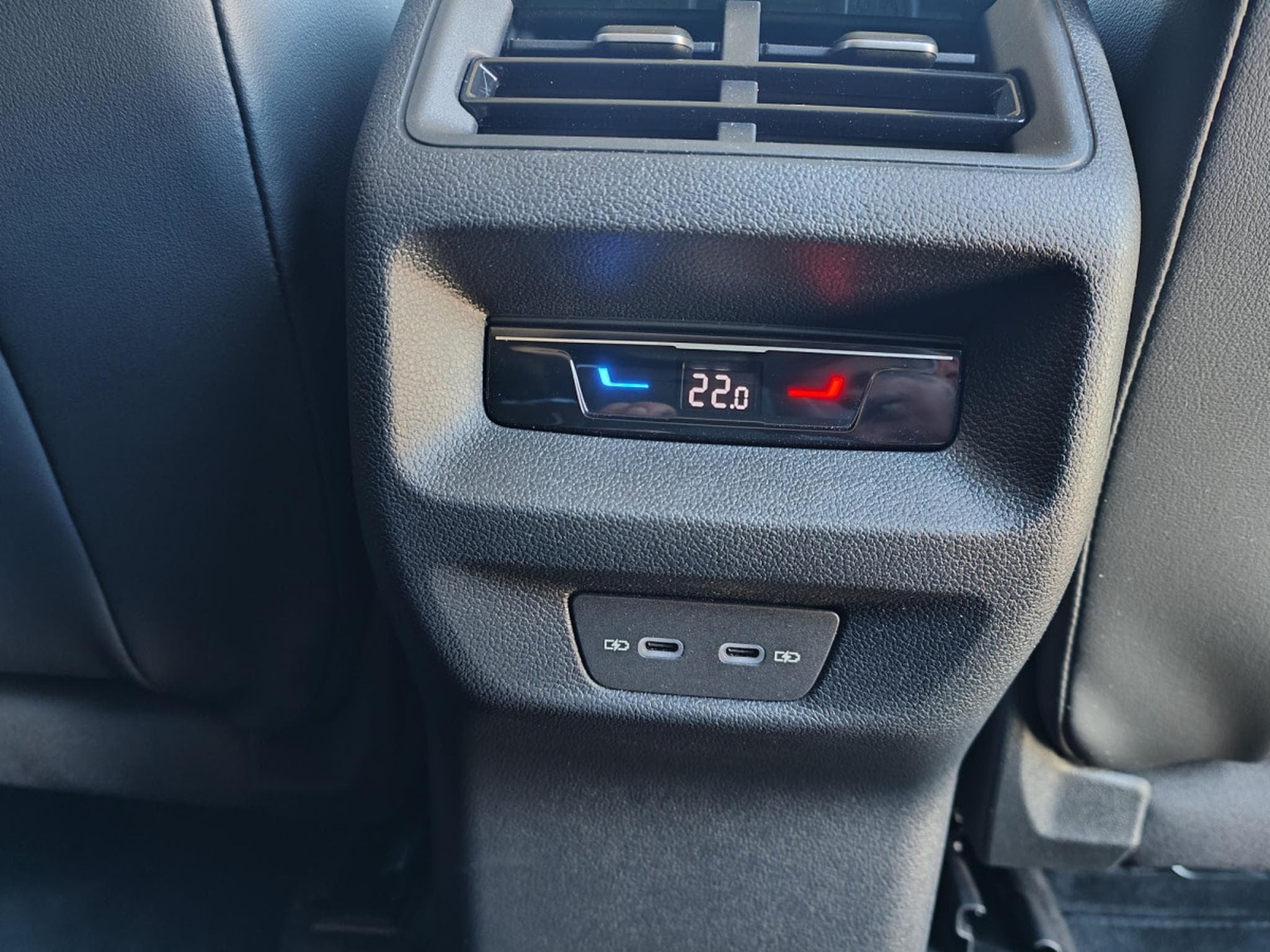 VW Tiguan 2.0 TDI DSG GPS CARPLAY CAMERA 360 SIEGES CHAUFFANTS VENTILE (2025) - Photo 10