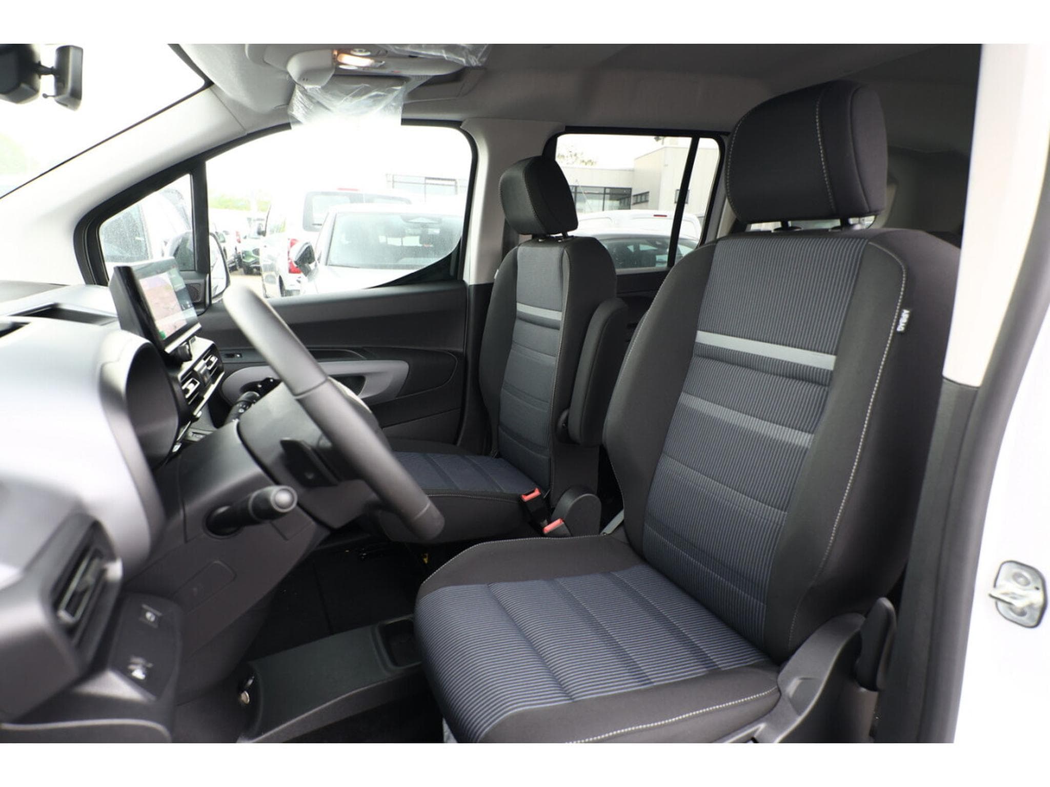 Fiat Doblo 1.5 BlueHDi 130 EAT8 MAXI 7 places (2025) - Photo 5