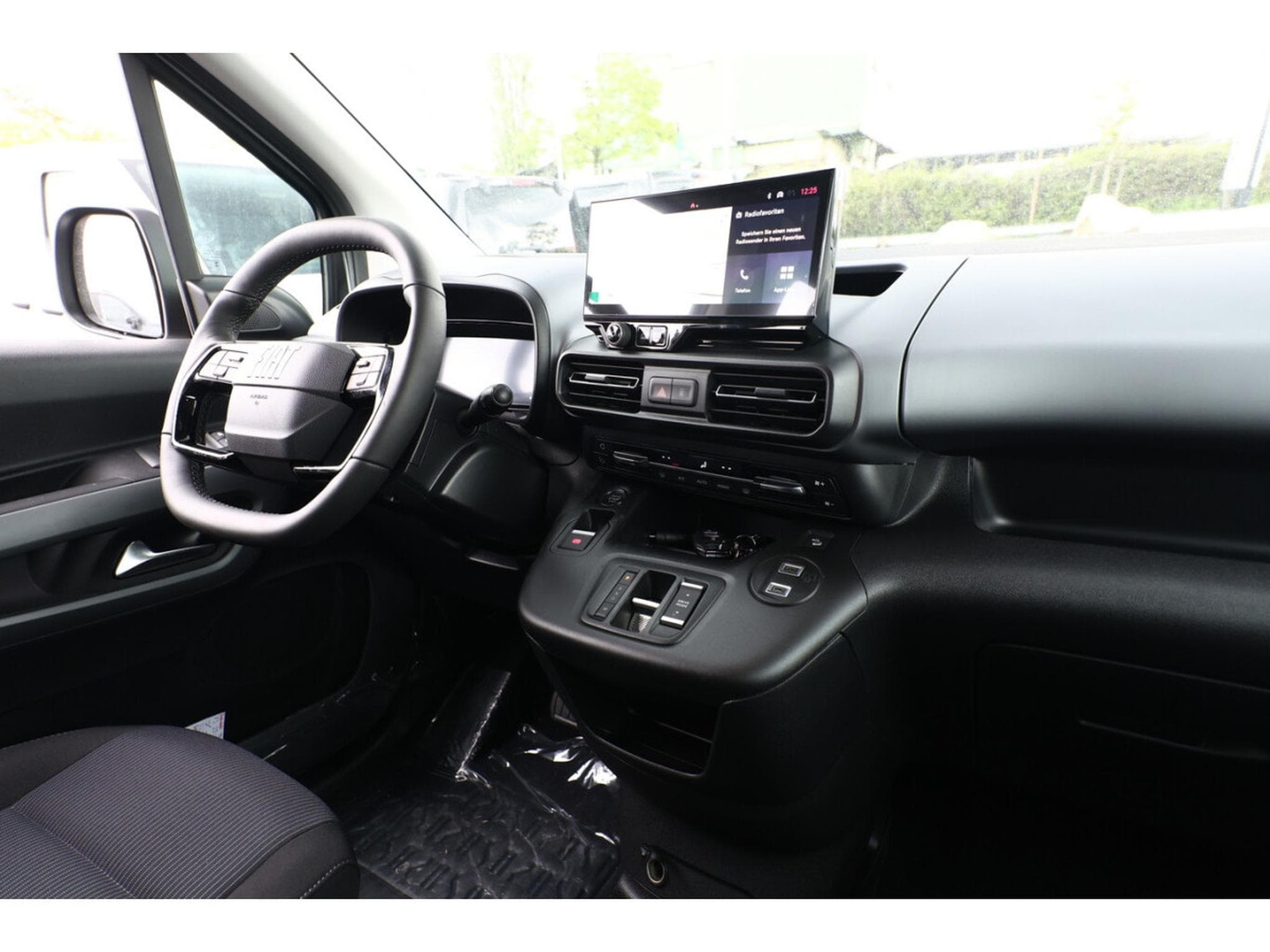Fiat Doblo 1.5 BlueHDi 130 EAT8 MAXI 7 places (2025) - Photo 8