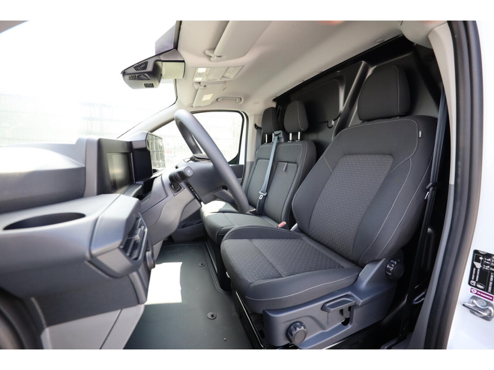 Ford Transit 2.0 ECOBLUE 150 L1H1 Trend (2025) - Photo 6