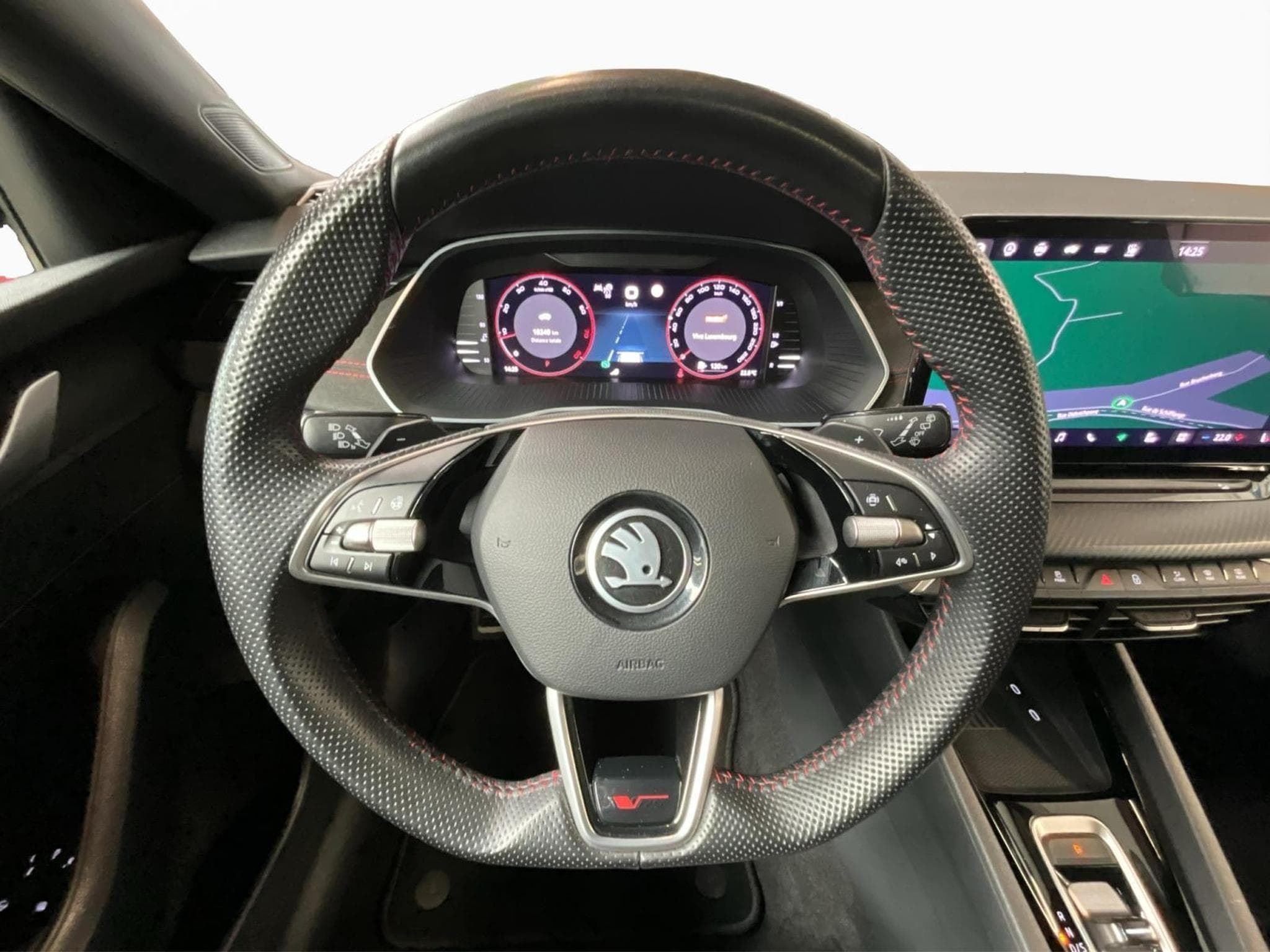Skoda Octavia RS+DSG+SUEDIA+Pano+Stand-H.+AHK (2025) - Photo 10