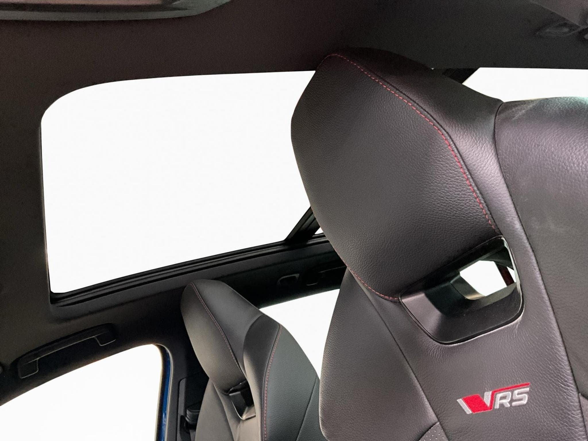 Skoda Octavia RS+DSG+SUEDIA+Pano+Stand-H.+AHK (2025) - Photo 15