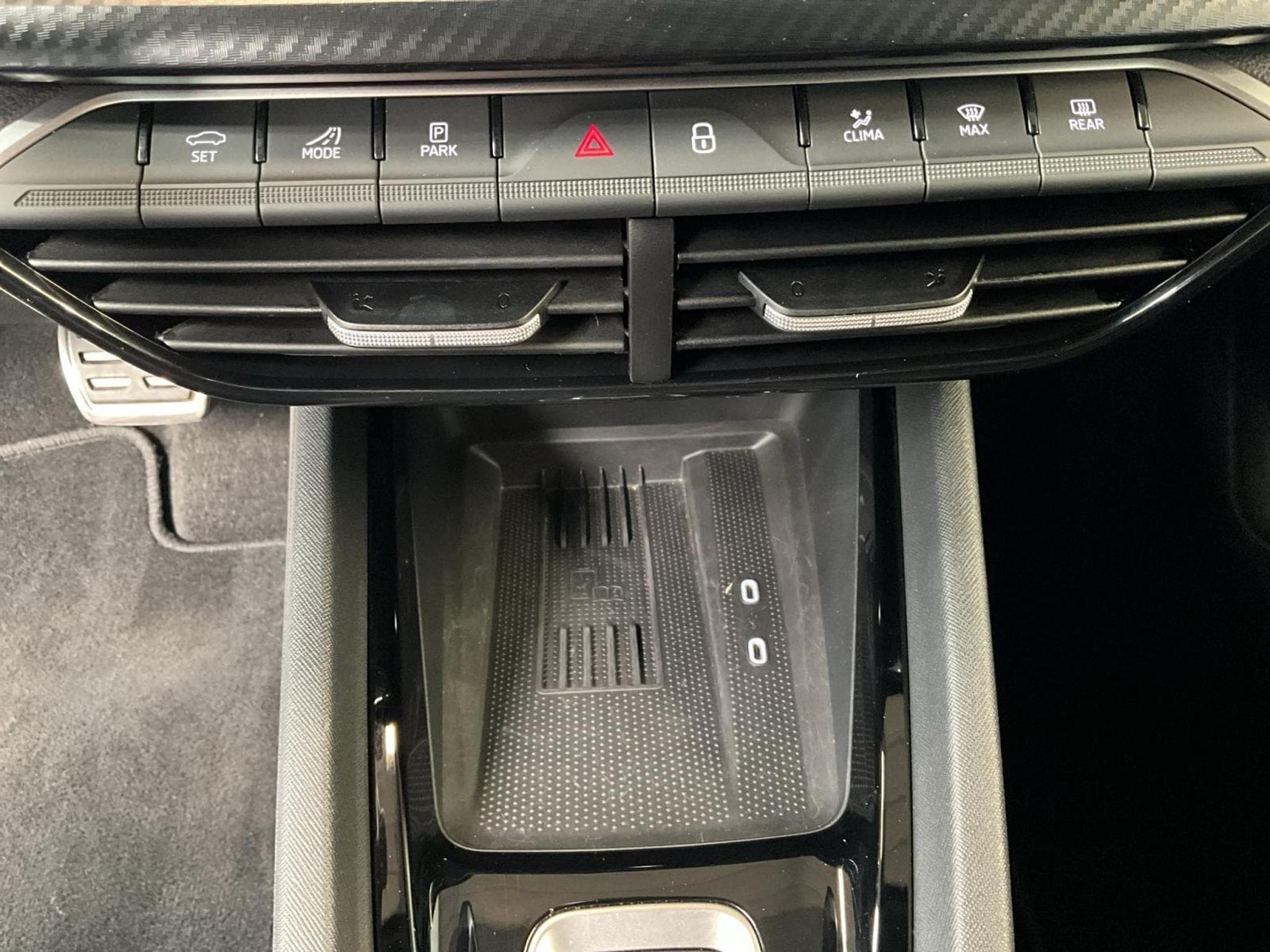 Skoda Octavia RS+DSG+SUEDIA+Pano+Stand-H.+AHK (2025) - Photo 22