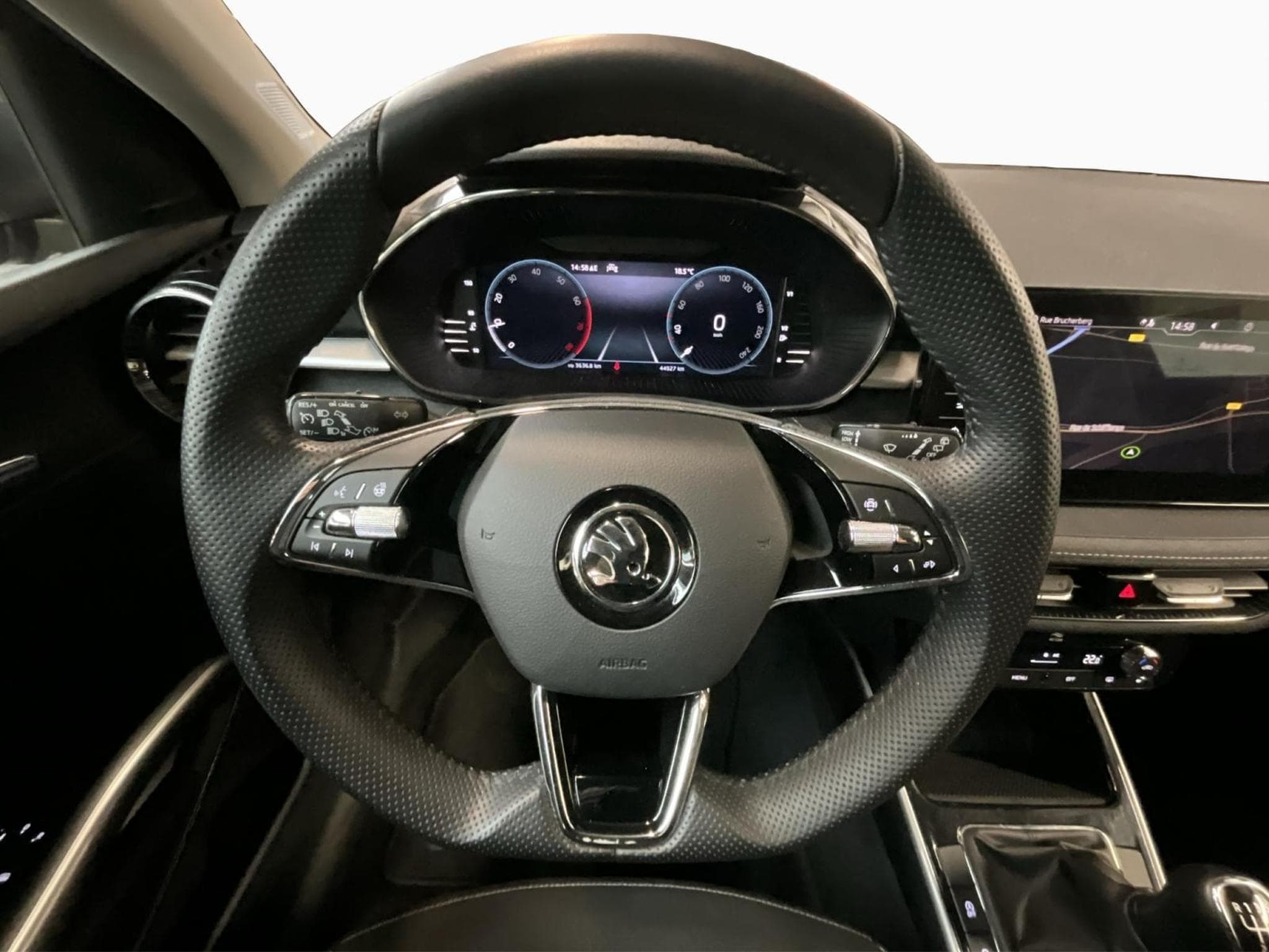 Skoda Fabia Style+P.Style+Led+Navi+DAB+PDC (2023) - Foto 10