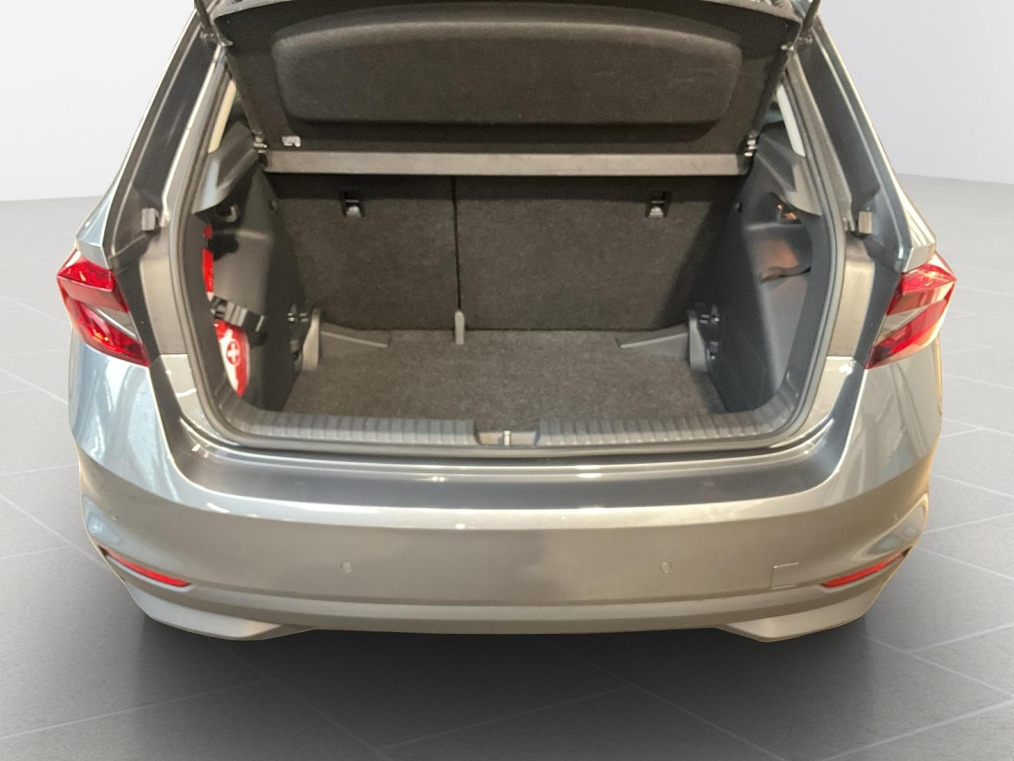 Skoda Fabia Style+P.Style+Led+Navi+DAB+PDC (2023) - Foto 16