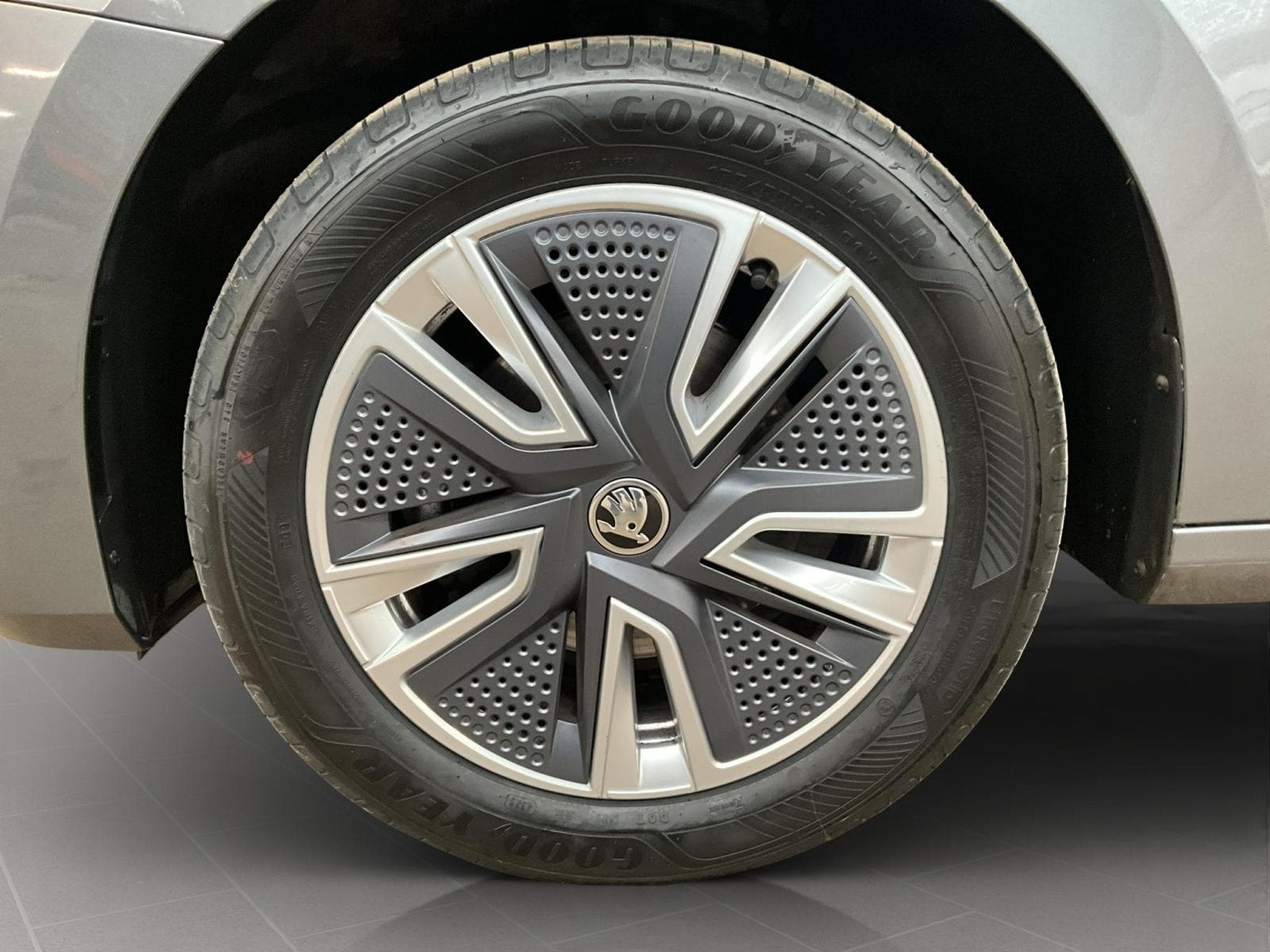 Skoda Fabia Style+P.Style+Led+Navi+DAB+PDC (2023) - Foto 8