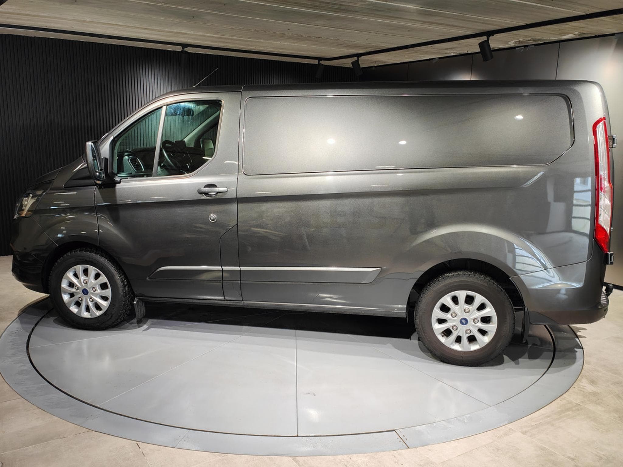 Ford Transit 2.0 TDCI BOITE AUTO 3PLACES CAMERA CARPLAY CRUISE ATTELAGE (2023) - Foto 5