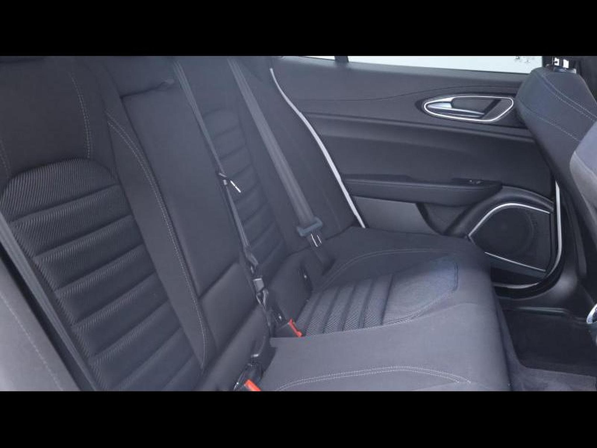 Alfa-Romeo Giulia 2.2 JTD 160 Auto (2022) - Foto 14