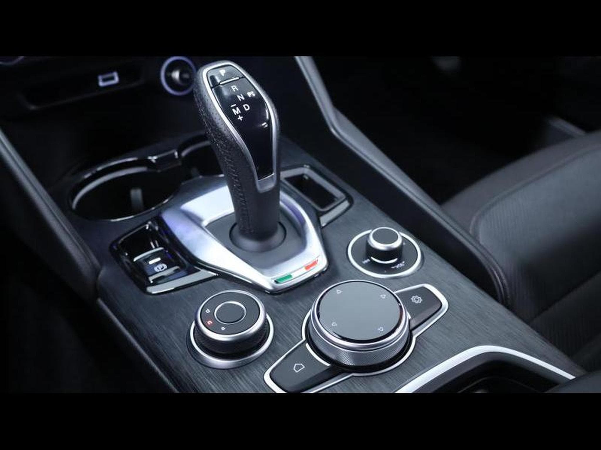 Alfa-Romeo Giulia 2.2 JTD 160 Auto (2022) - Foto 19