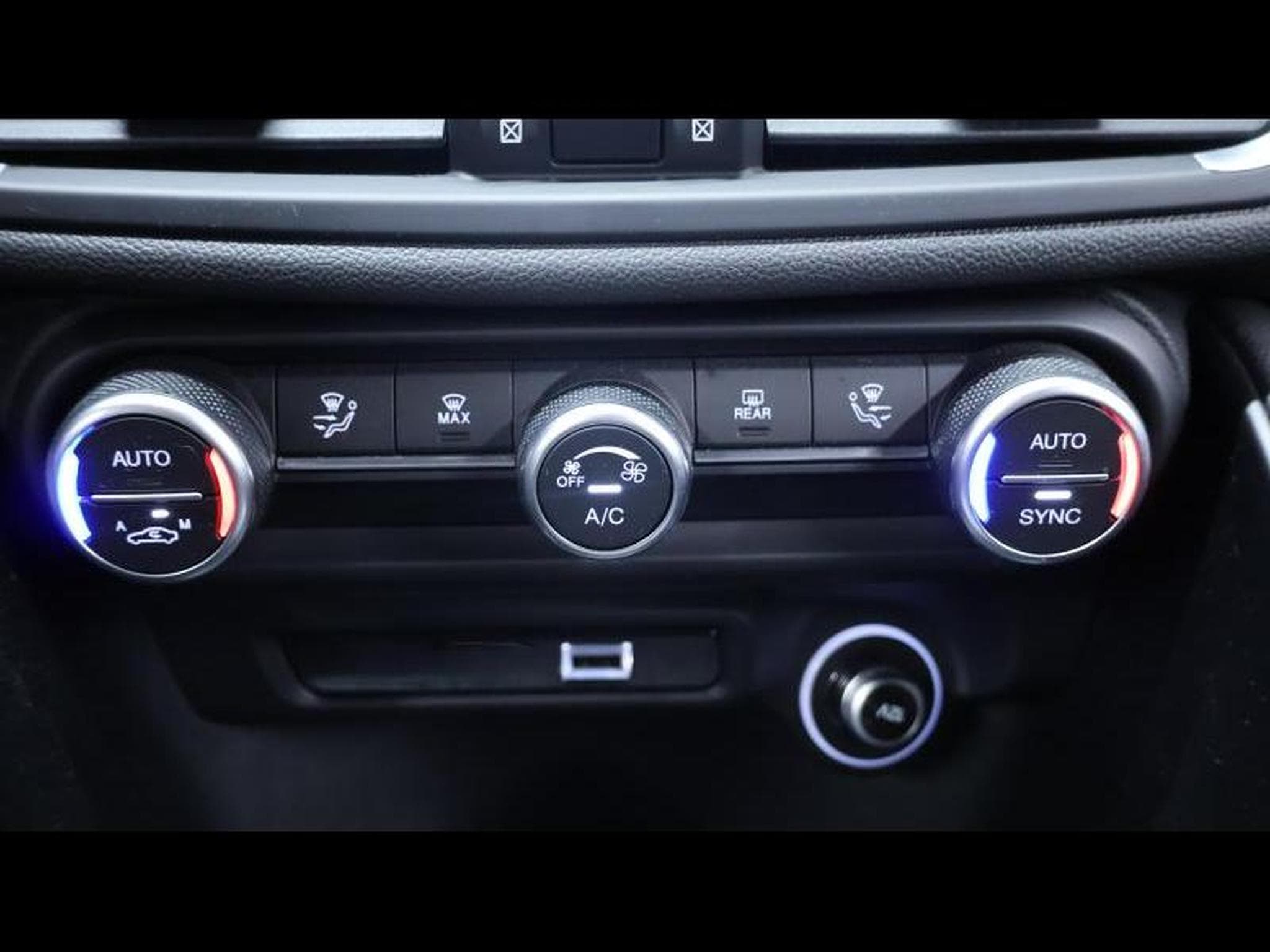 Alfa-Romeo Giulia 2.2 JTD 160 Auto (2022) - Foto 20