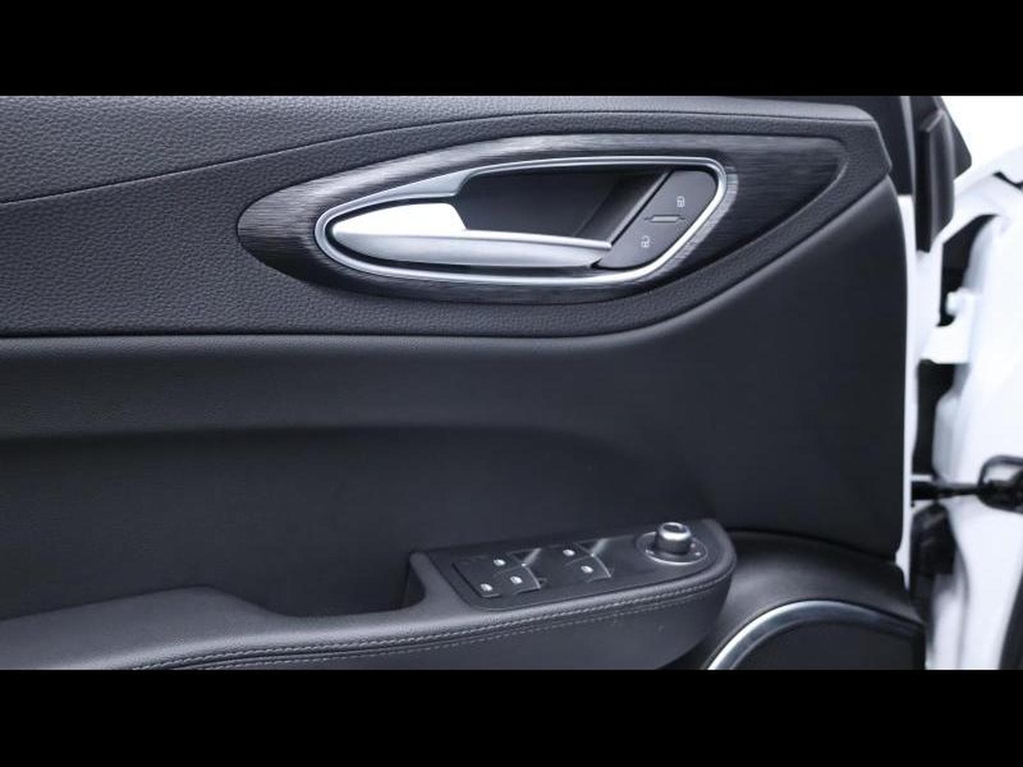 Alfa-Romeo Giulia 2.2 JTD 160 Auto (2022) - Foto 23