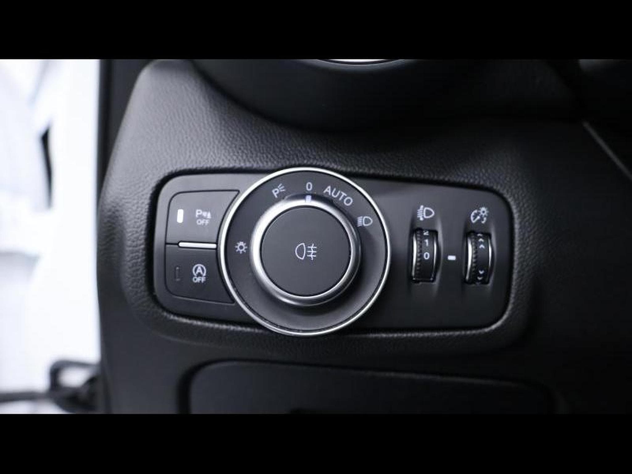 Alfa-Romeo Giulia 2.2 JTD 160 Auto (2022) - Foto 27