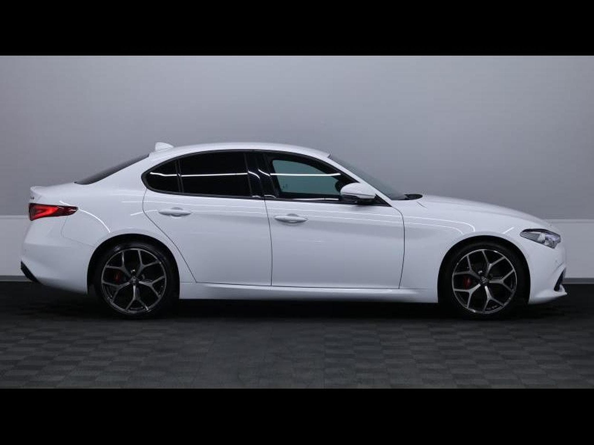 Alfa-Romeo Giulia 2.2 JTD 160 Auto (2022) - Foto 4