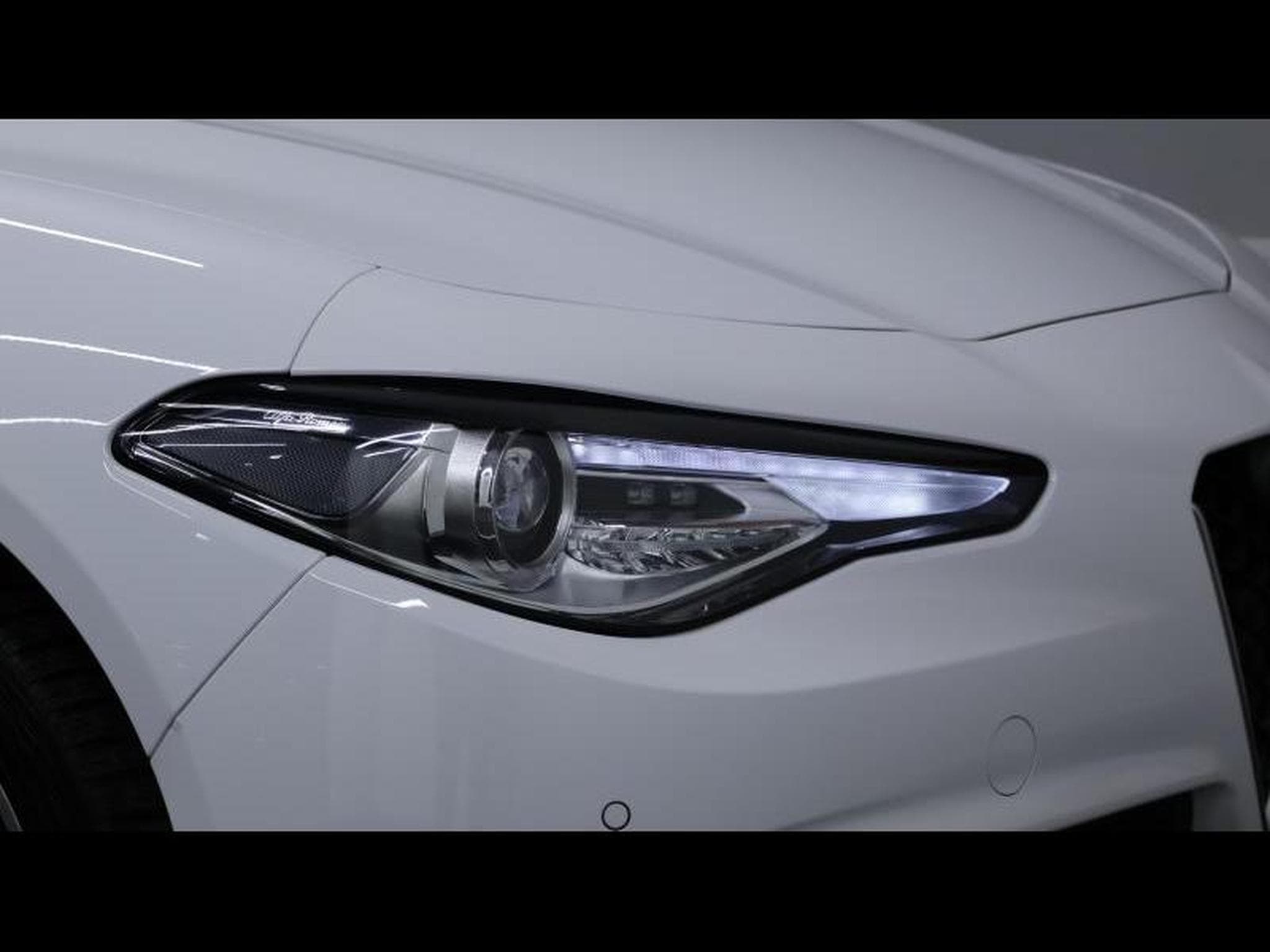 Alfa-Romeo Giulia 2.2 JTD 160 Auto (2022) - Foto 8