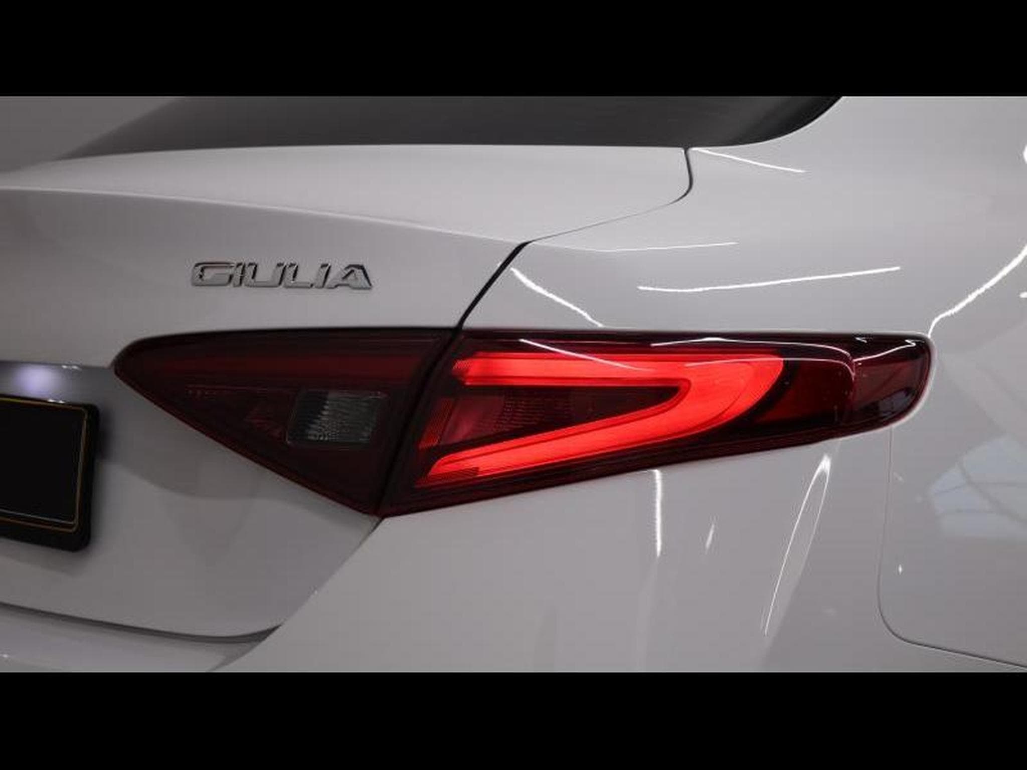 Alfa-Romeo Giulia 2.2 JTD 160 Auto (2022) - Foto 9