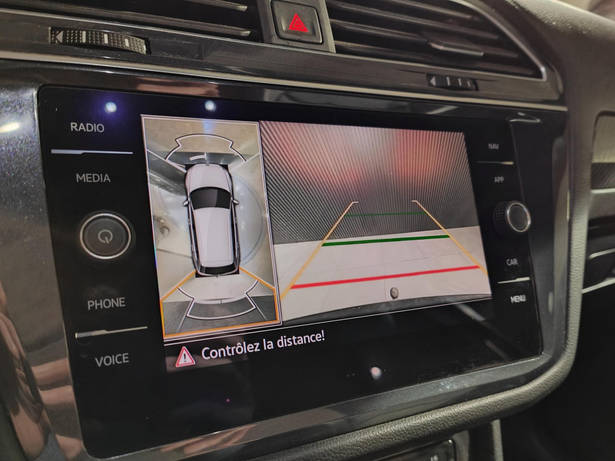 VW Tiguan 2.0 TDI R-LINE DSG 7PLACES CARPLAY TOIT OUV CUIR CAMERA ATTE (2022) - Foto 18