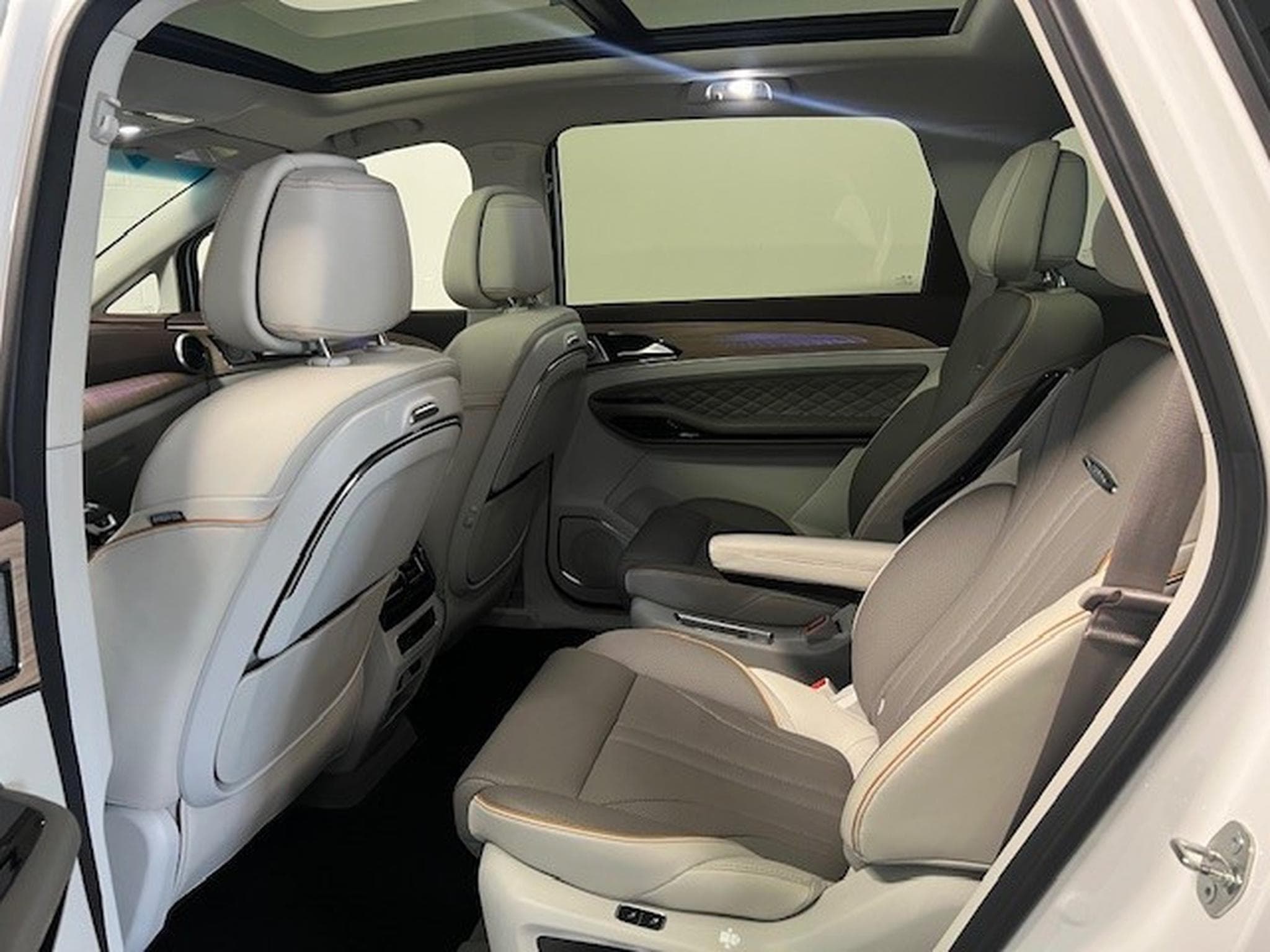 Forthing U-Tour 1.5 T-GDI PREMIUM AUT 7 PLACES (2024) - Foto 11