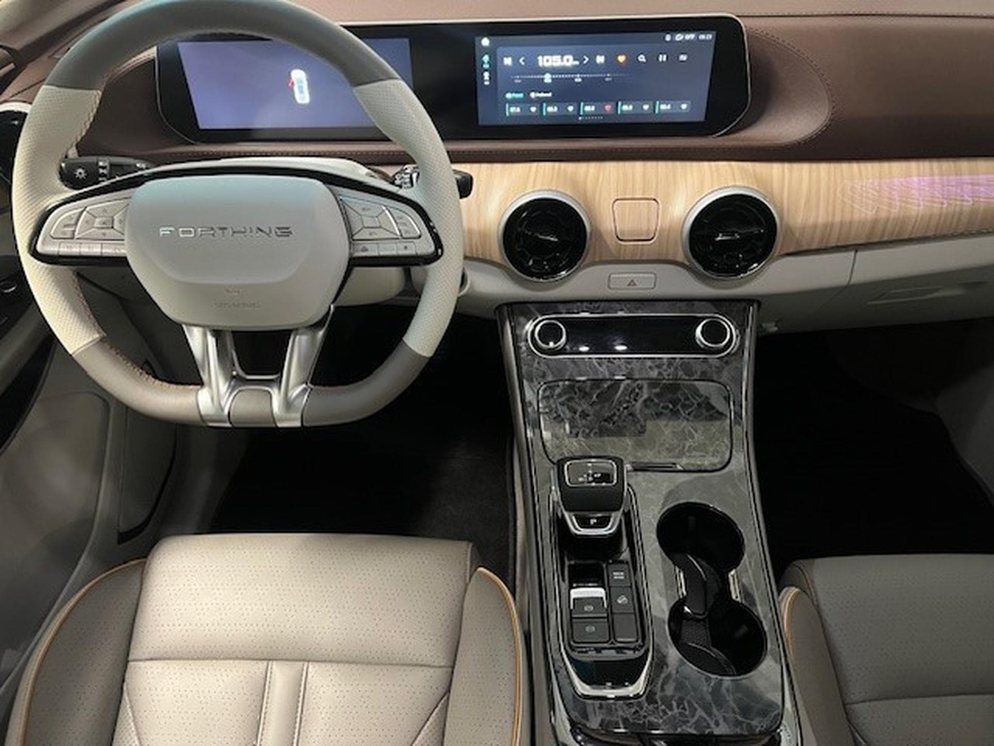 Forthing U-Tour 1.5 T-GDI PREMIUM AUT 7 PLACES (2024) - Foto 2