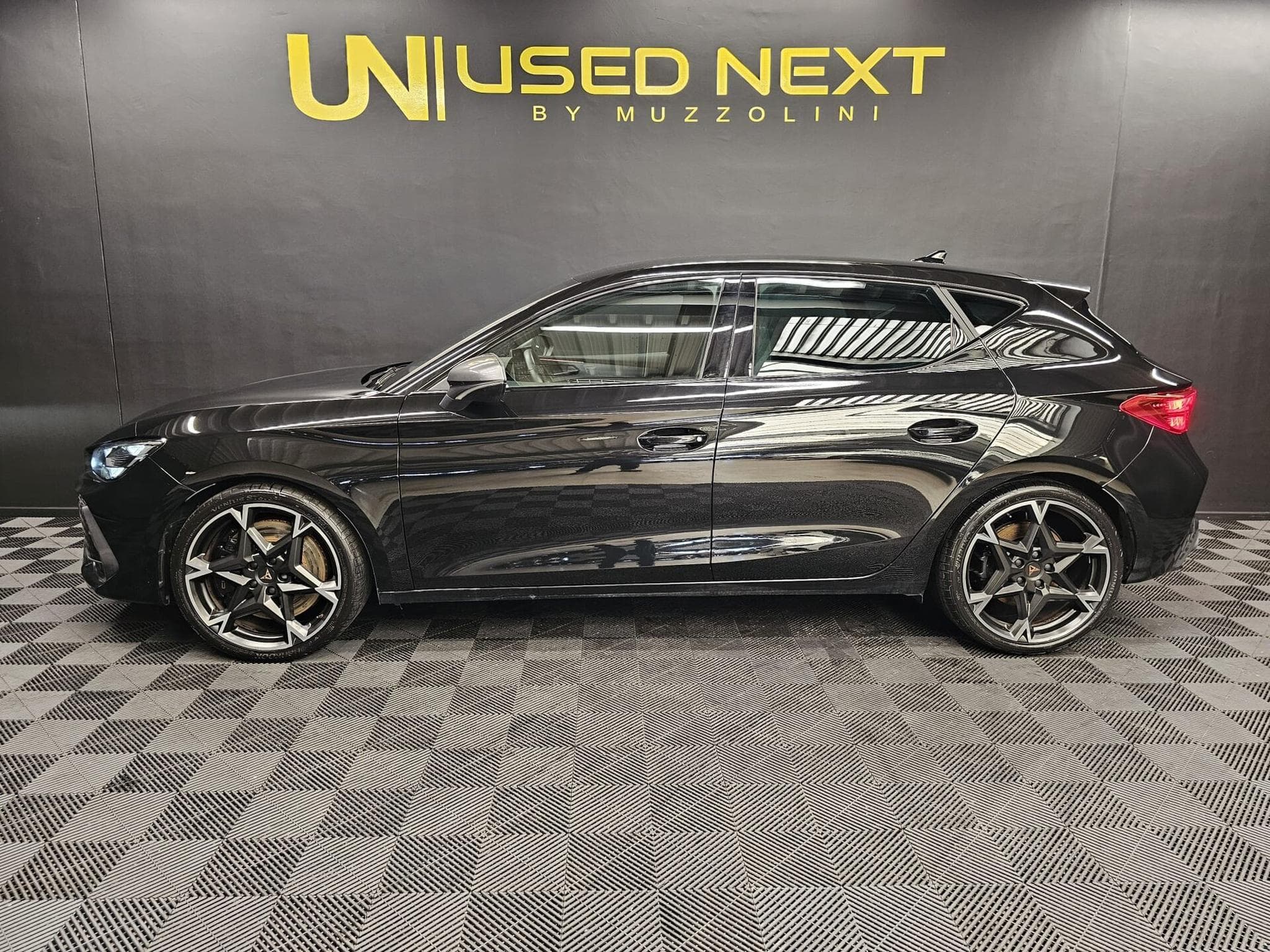 Cupra Leon VZ 2.0 TSI 300cv Caméra/App-Connect (2025) - Foto 4