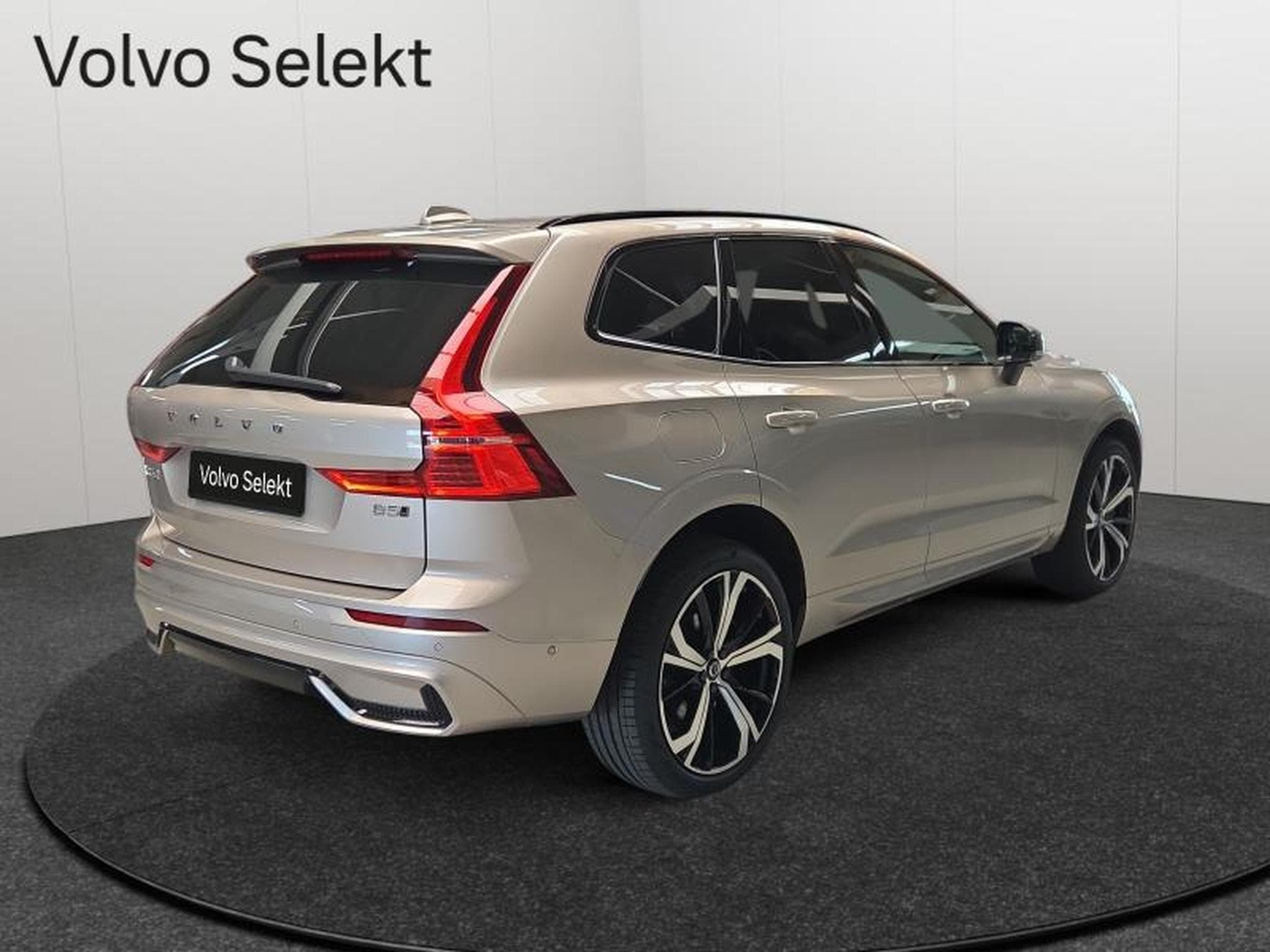 Volvo XC60 B5 AWD Ultra Dark / Essence (2025) - Foto 16