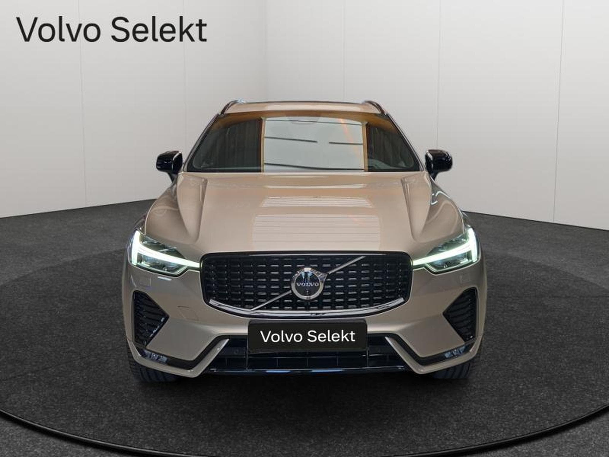 Volvo XC60 B5 AWD Ultra Dark / Essence (2025) - Foto 2