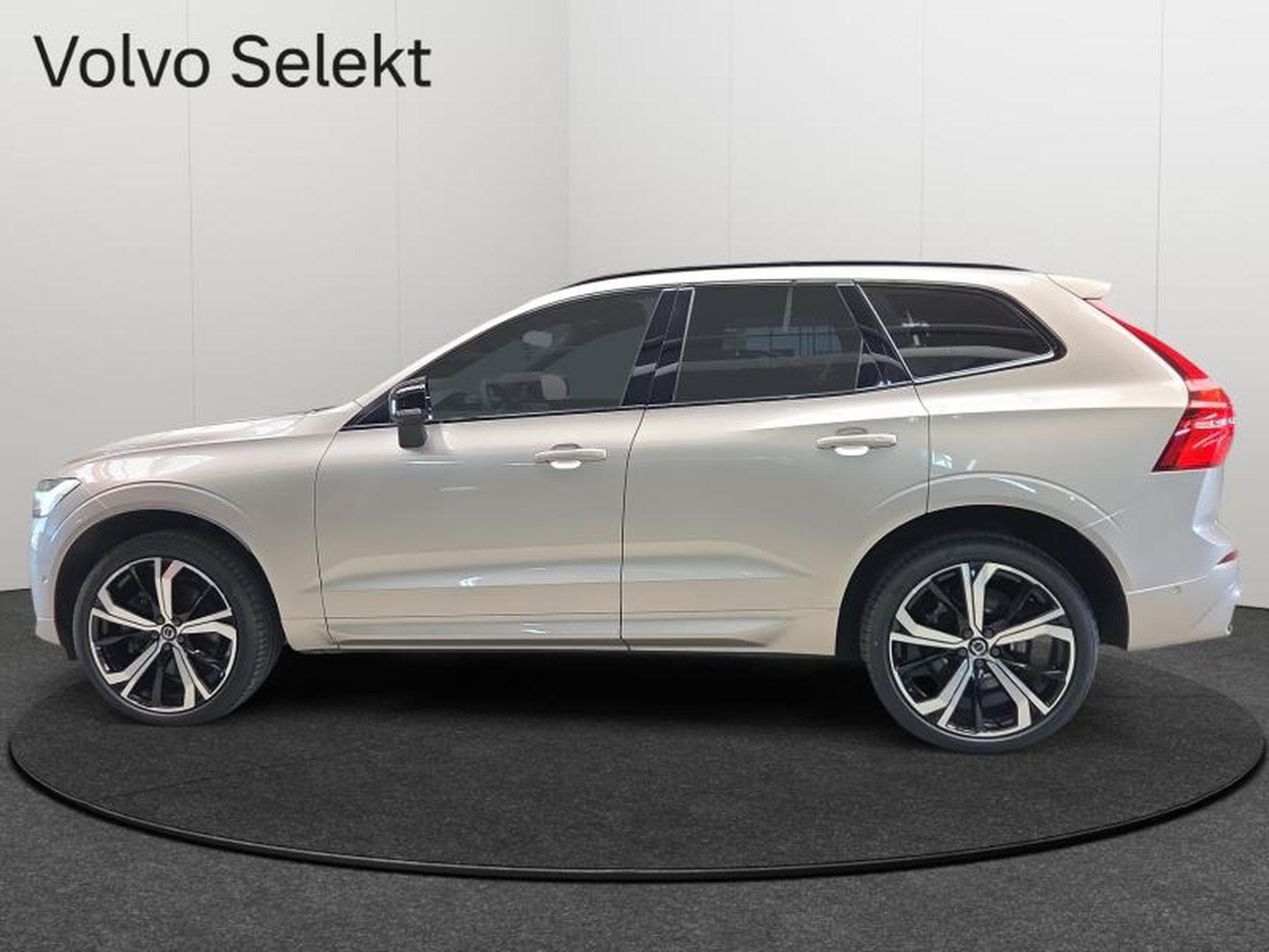Volvo XC60 B5 AWD Ultra Dark / Essence (2025) - Foto 3