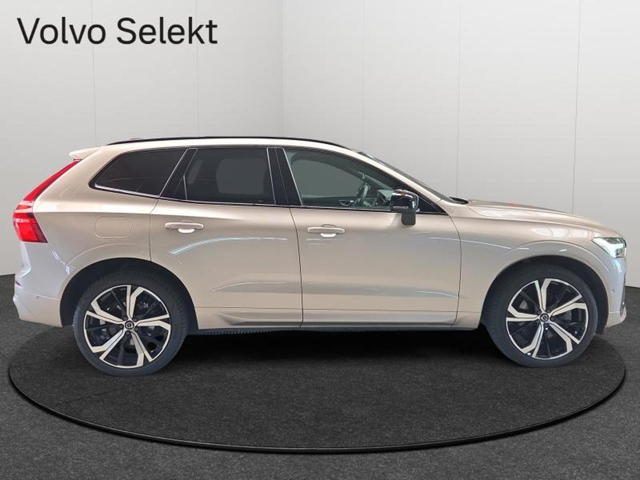 Volvo XC60 B5 AWD Ultra Dark / Essence (2025) - Foto 4