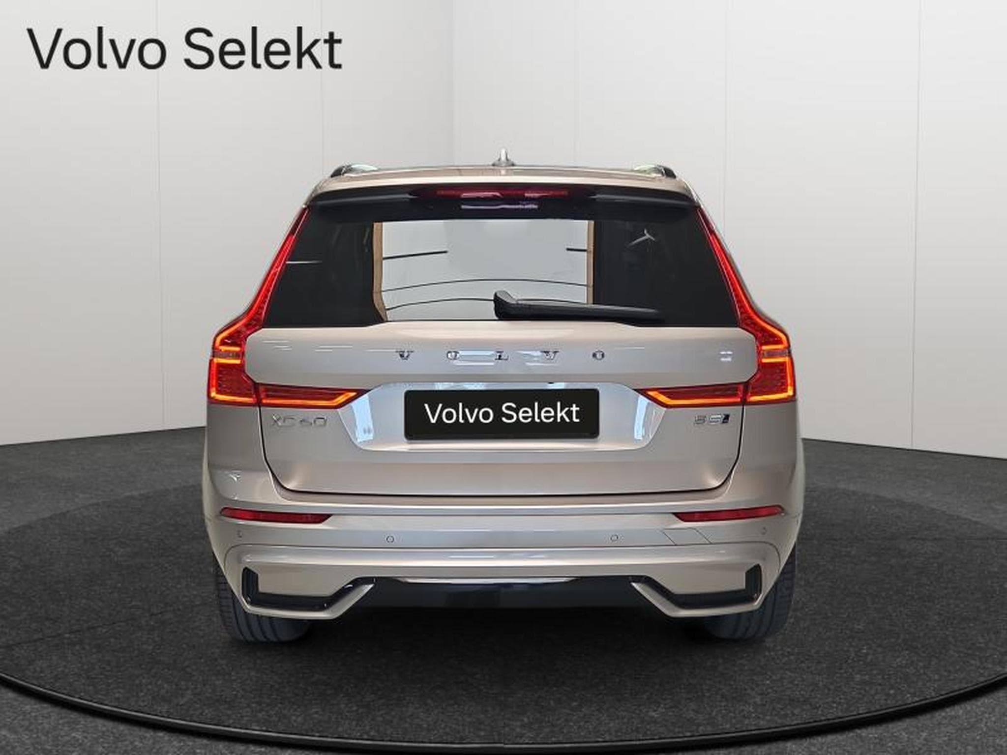Volvo XC60 B5 AWD Ultra Dark / Essence (2025) - Foto 5