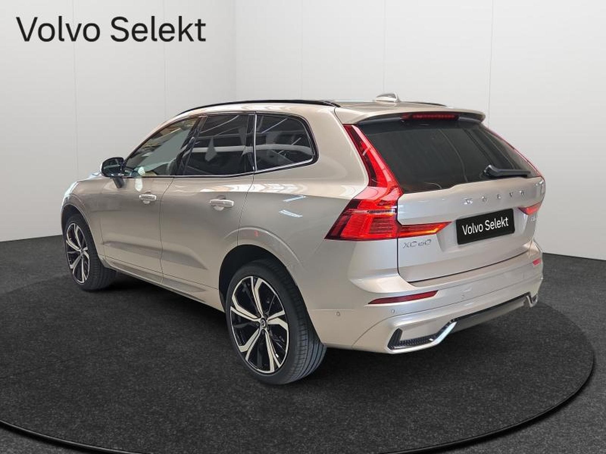 Volvo XC60 B5 AWD Ultra Dark / Essence (2025) - Foto 6