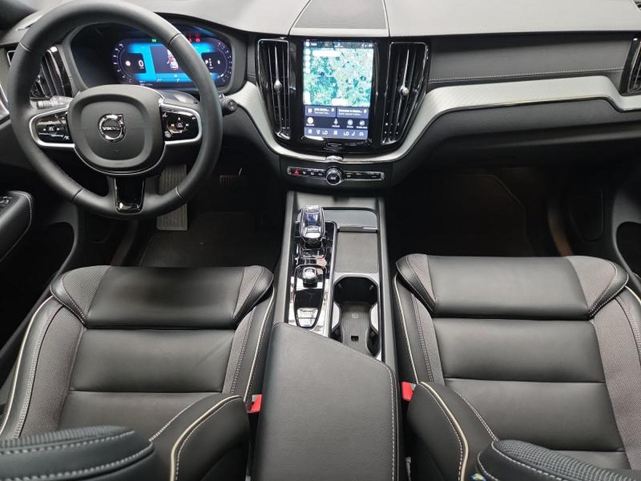 Volvo XC60 B5 AWD Ultra Dark / Essence (2025) - Foto 9