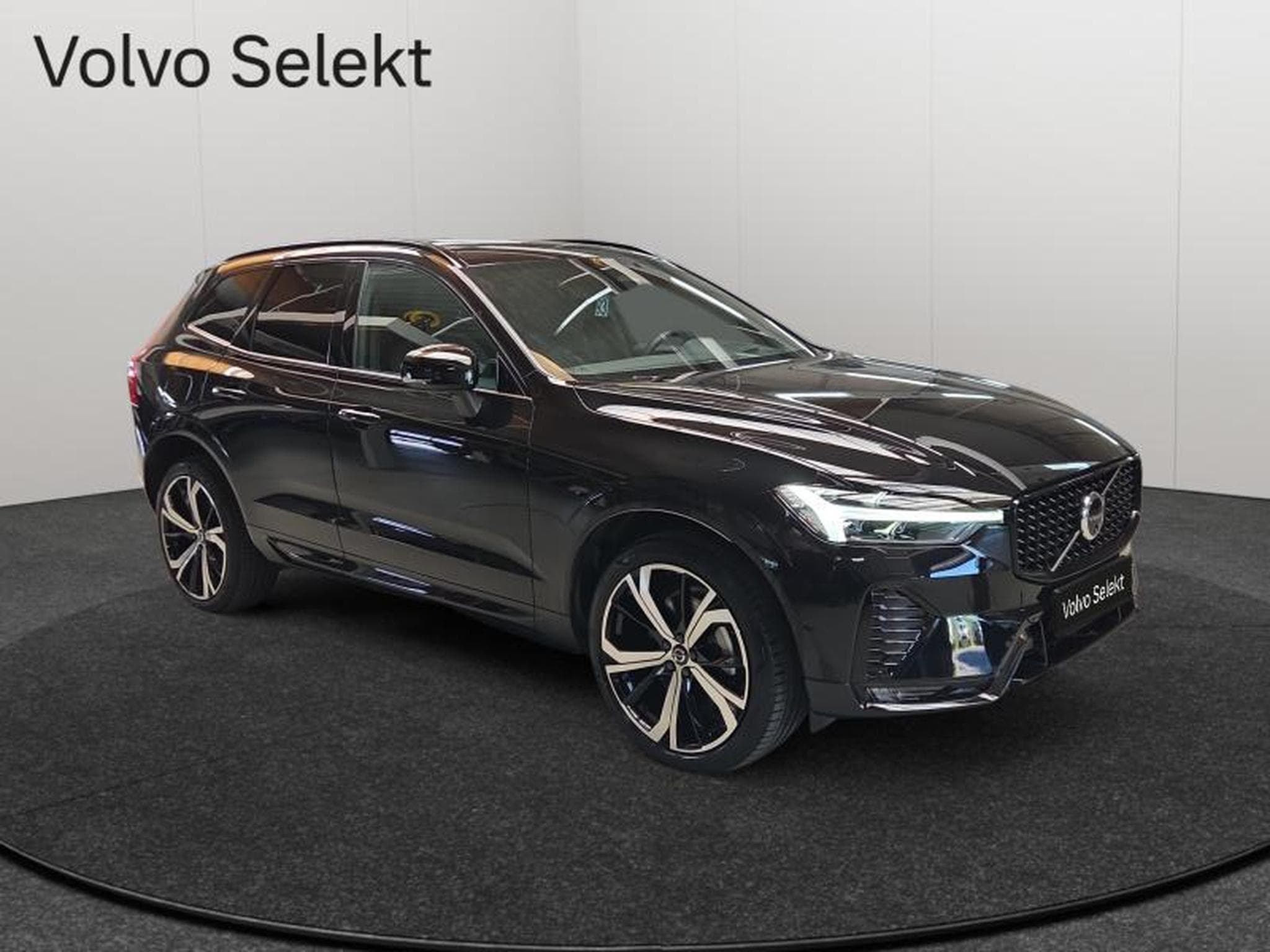 Volvo XC60 B5 AWD Plus Dark / Essence (2025) - Foto 18