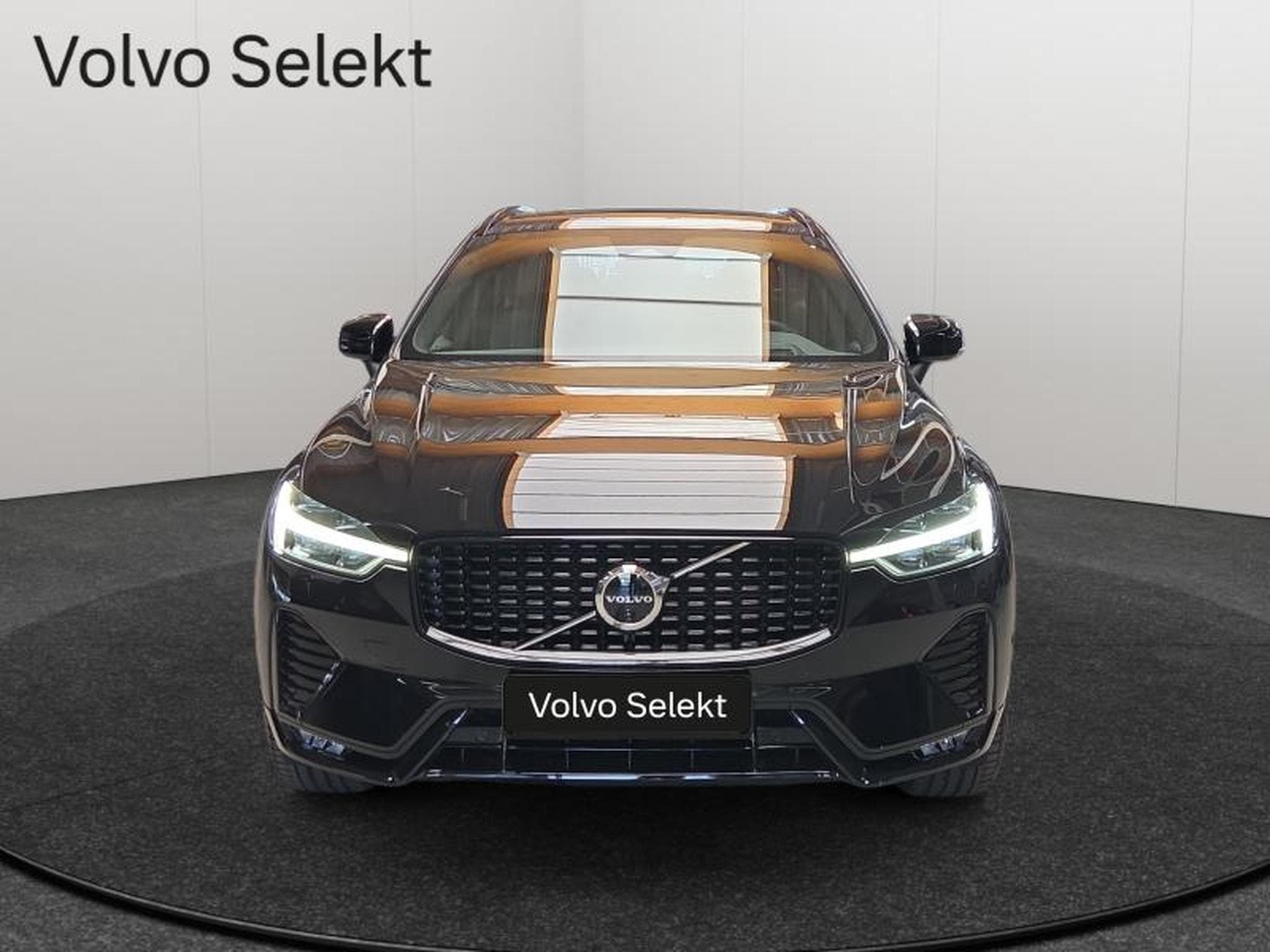 Volvo XC60 B5 AWD Plus Dark / Essence (2025) - Foto 2
