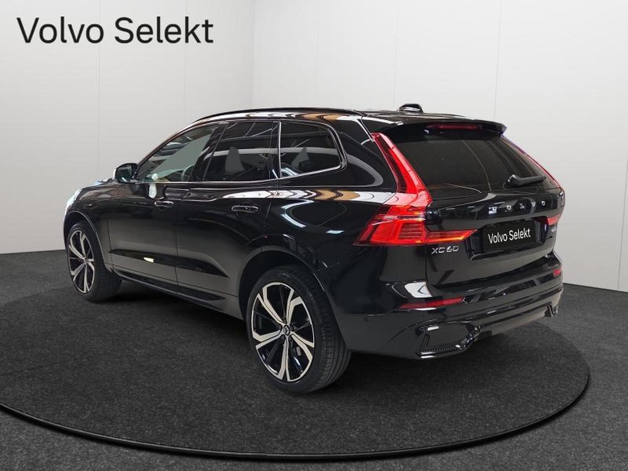 Volvo XC60 B5 AWD Plus Dark / Essence (2025) - Foto 6