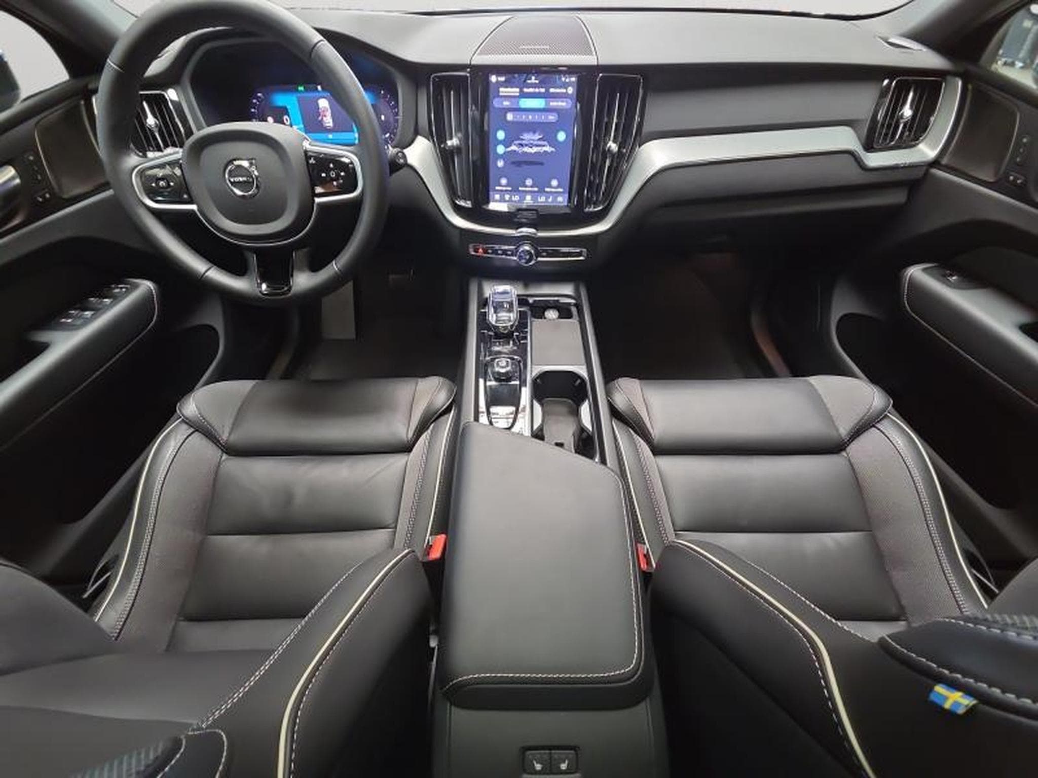 Volvo XC60 B5 AWD Plus Dark / Essence (2025) - Foto 9