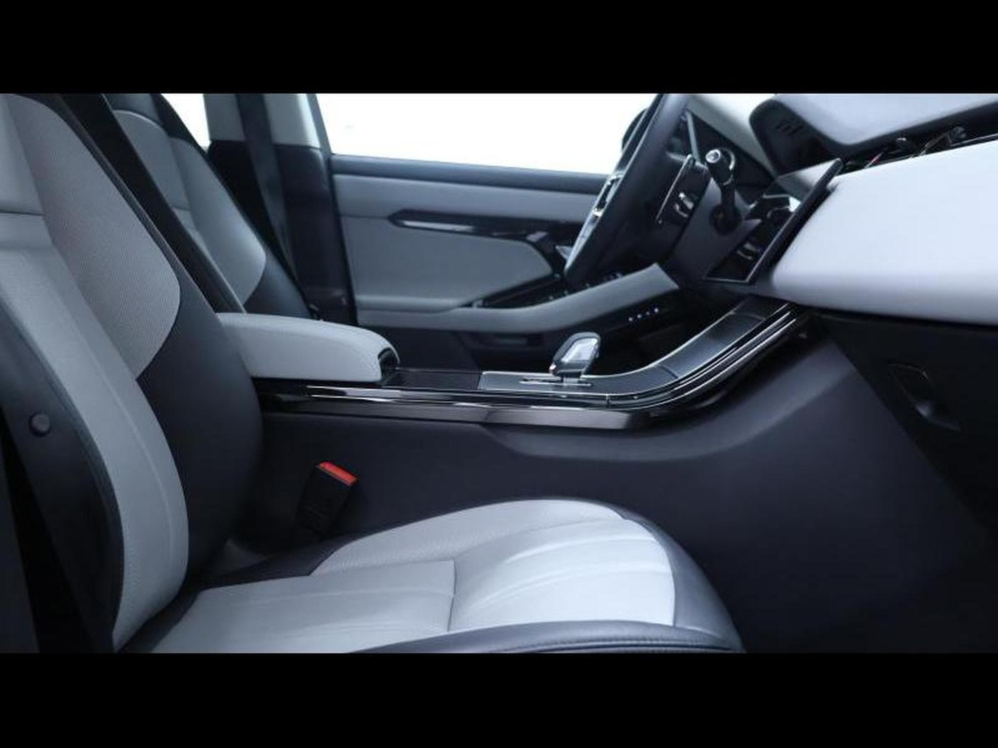 Land-Rover Range Rover Evoque P160 Dynamic SE FWD Auto (2025) - Photo 11