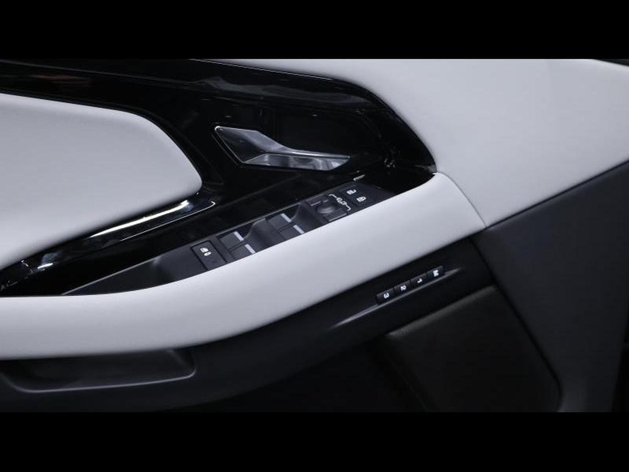 Land-Rover Range Rover Evoque P160 Dynamic SE FWD Auto (2025) - Photo 24