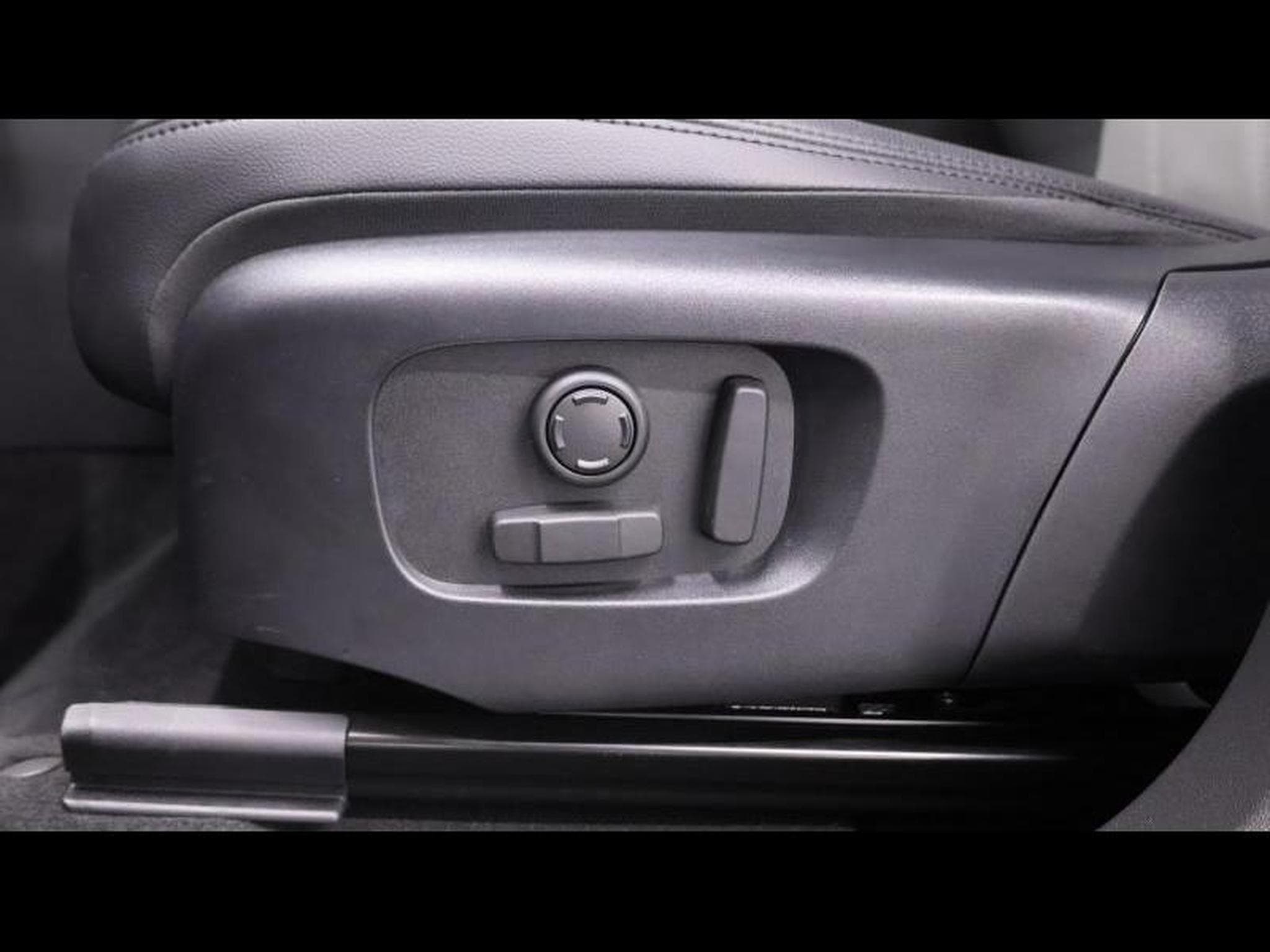 Land-Rover Range Rover Evoque P160 Dynamic SE FWD Auto (2025) - Photo 25