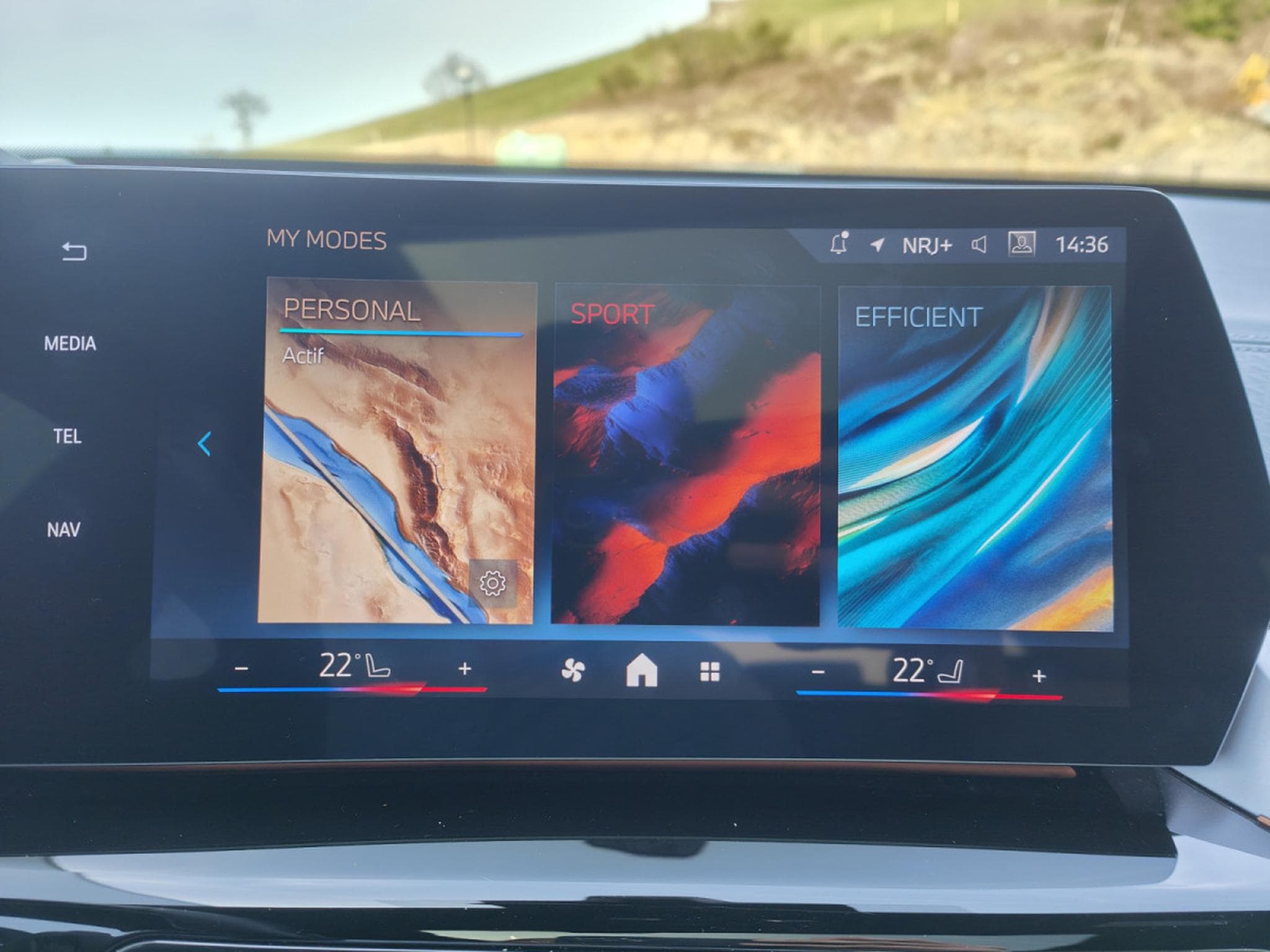 BMW X2 SDRIVE20i PACK M CARPLAY GPS CAMERA 360 TOIT PANO (2024) - Photo 17