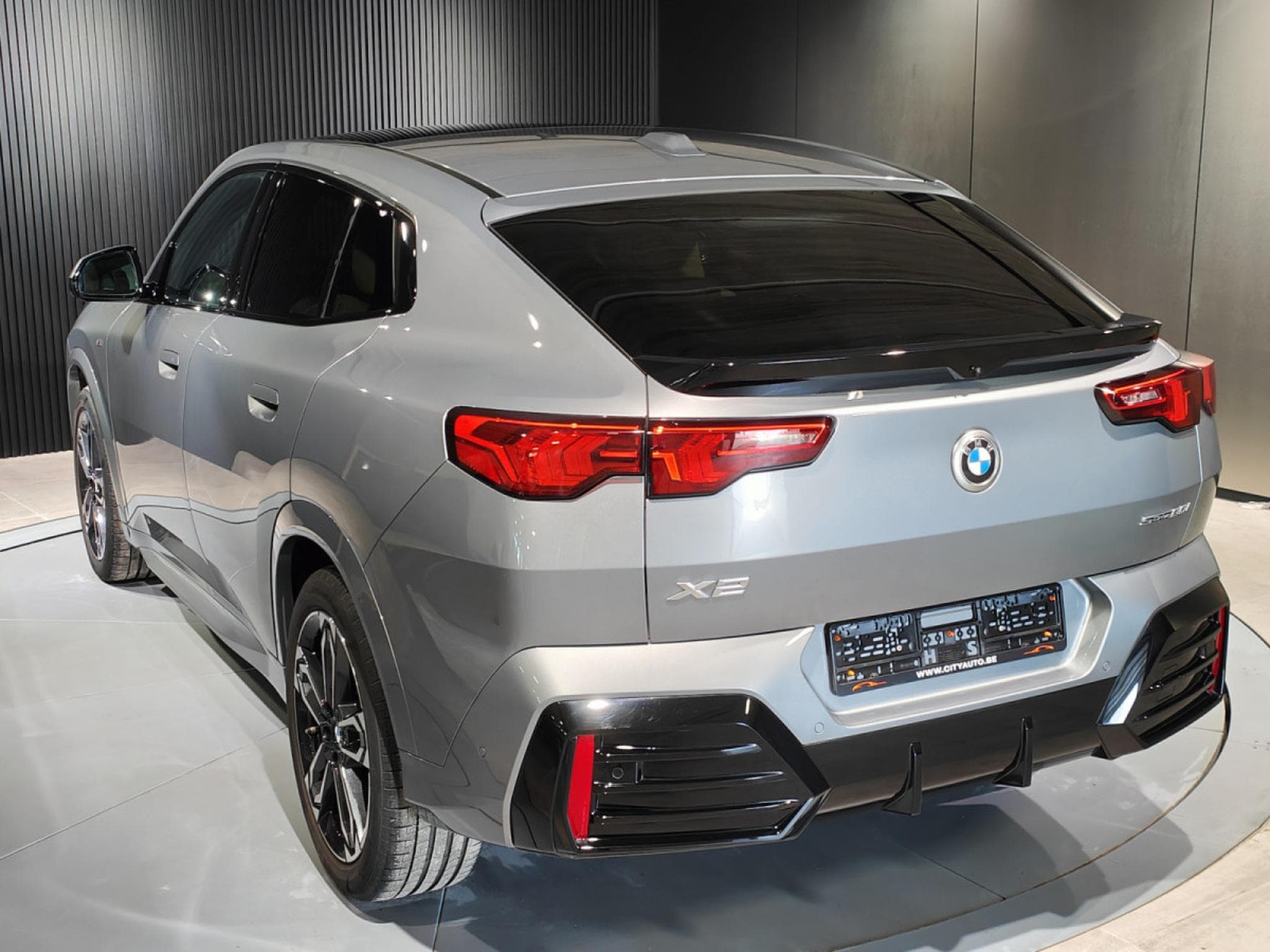 BMW X2 SDRIVE20i PACK M CARPLAY GPS CAMERA 360 TOIT PANO (2024) - Photo 4